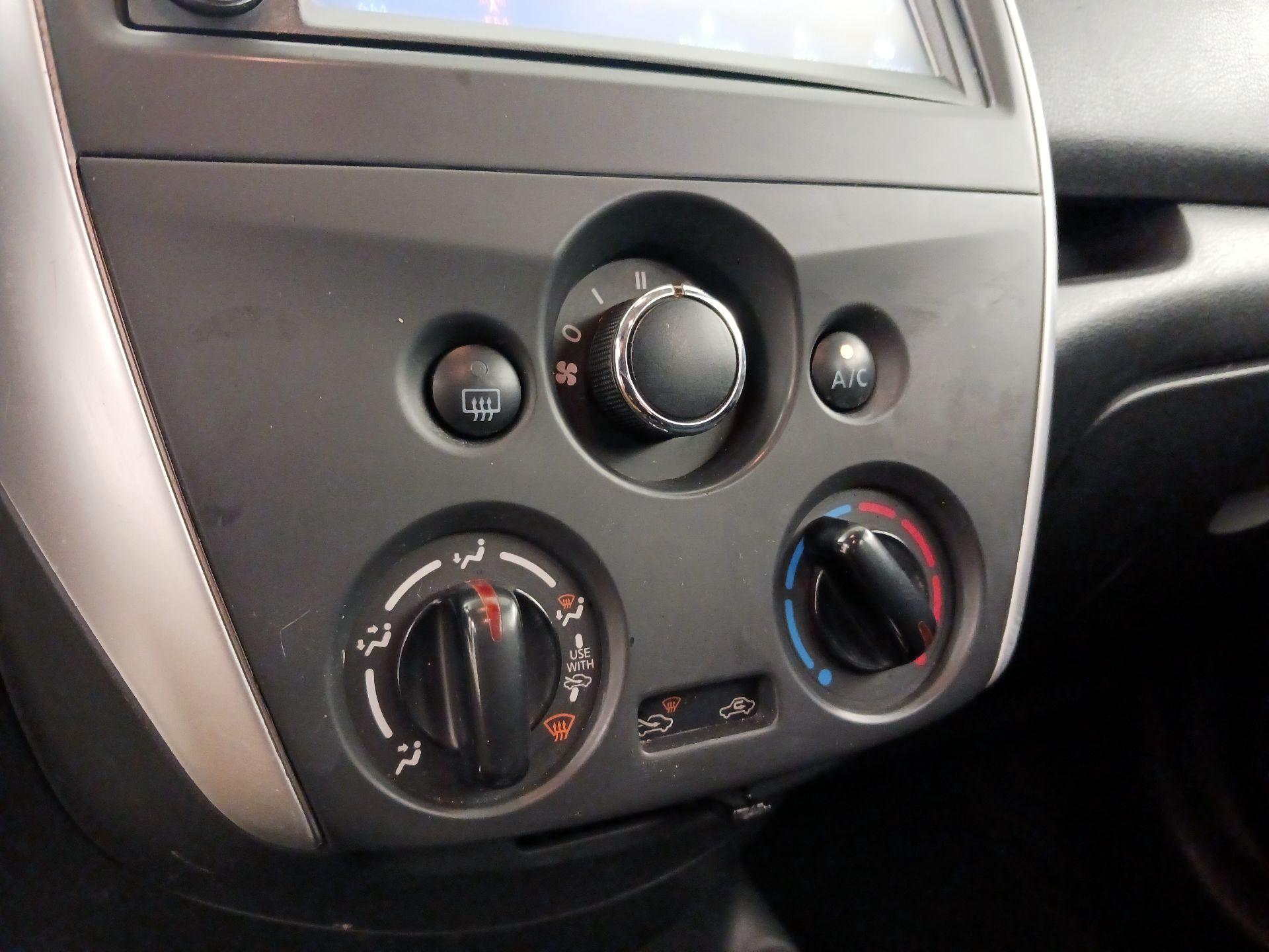 Thumbnail: 2019 Nissan Versa Note - 16