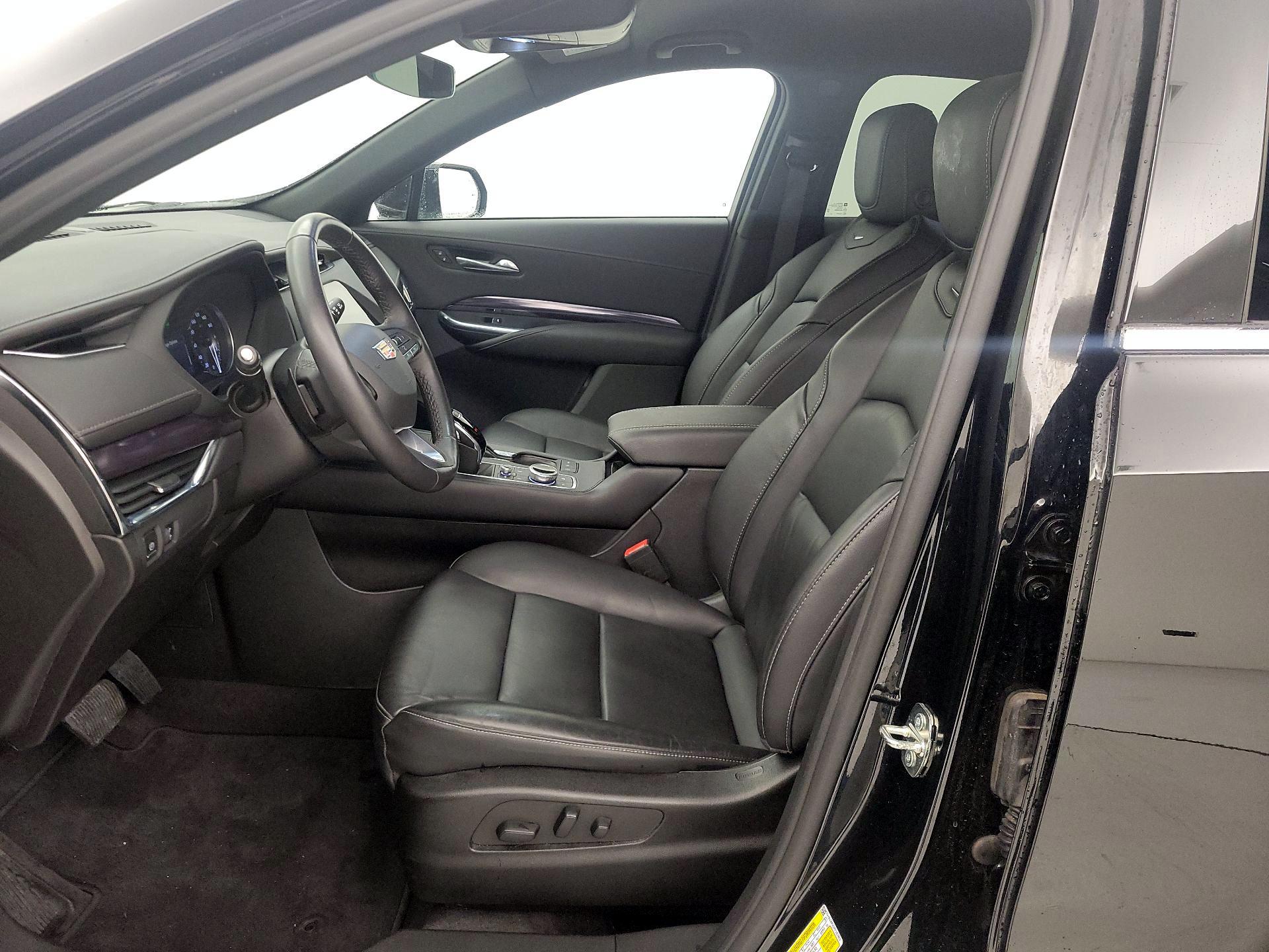 Thumbnail: 2023 Cadillac XT4 - 11