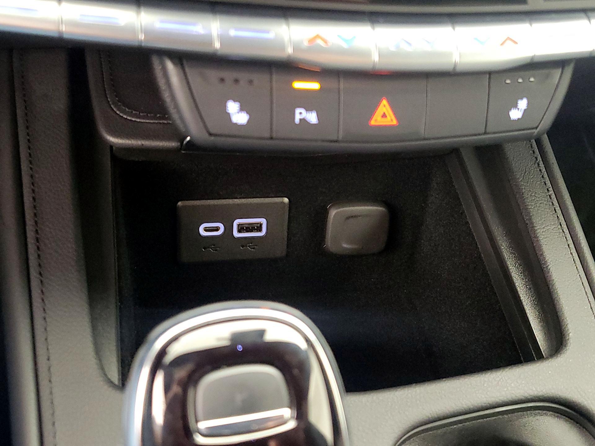 Thumbnail: 2023 Cadillac XT4 - 18