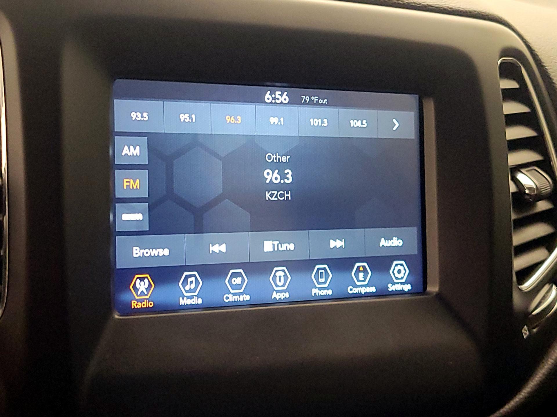 Thumbnail: 2021 Jeep Compass - 15