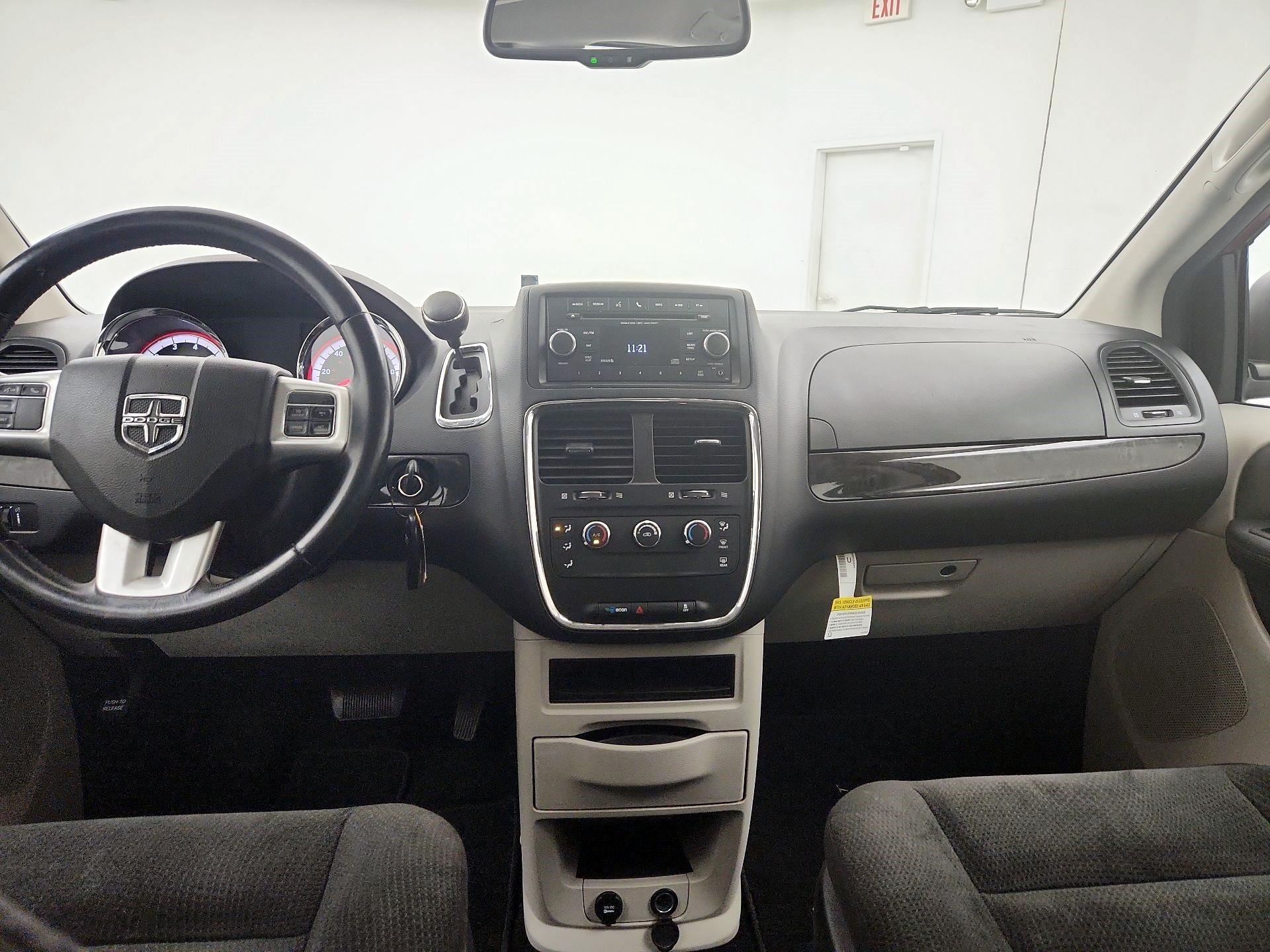 Thumbnail: 2016 Dodge Grand Caravan - 9