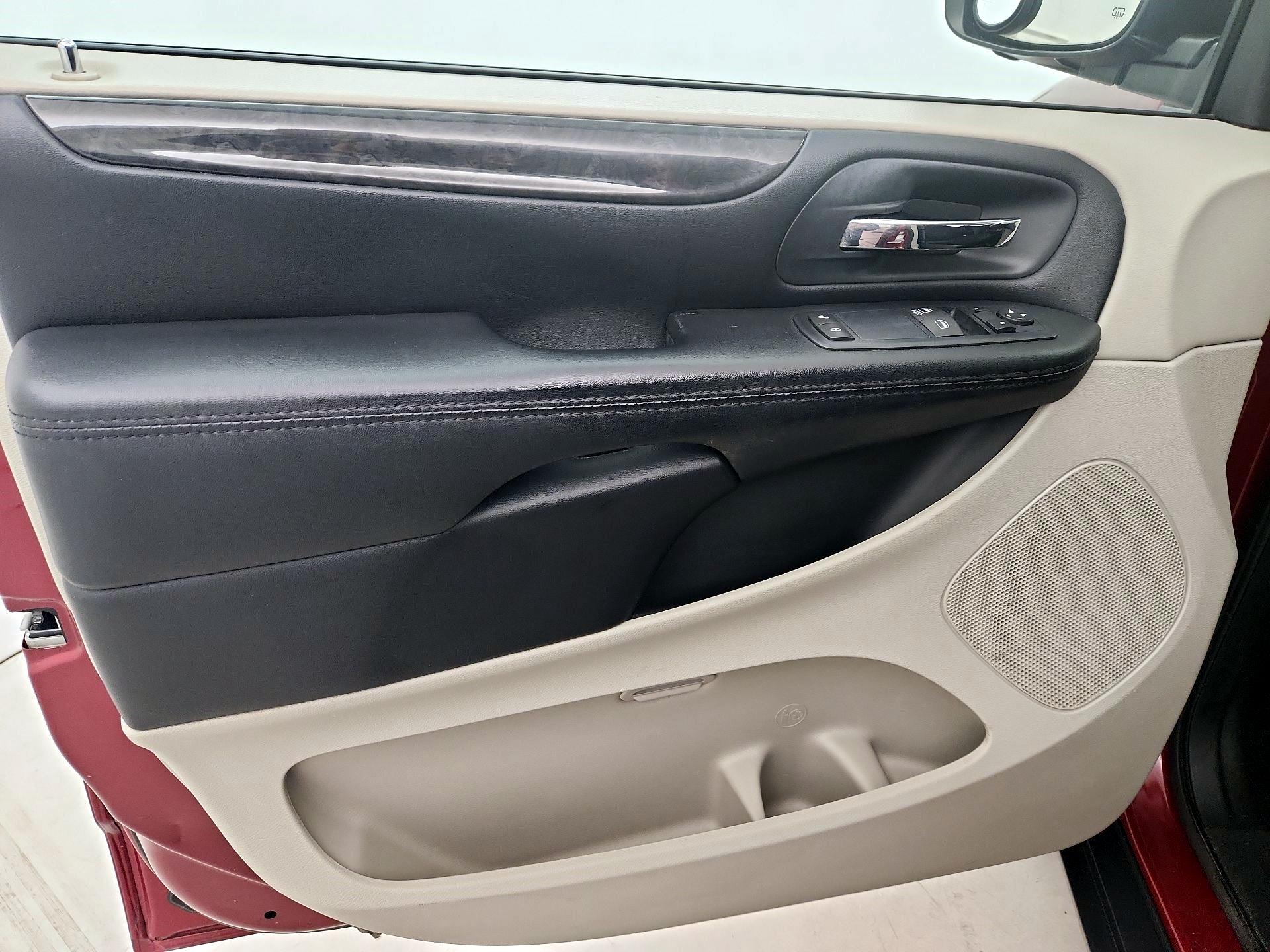 Thumbnail: 2016 Dodge Grand Caravan - 12