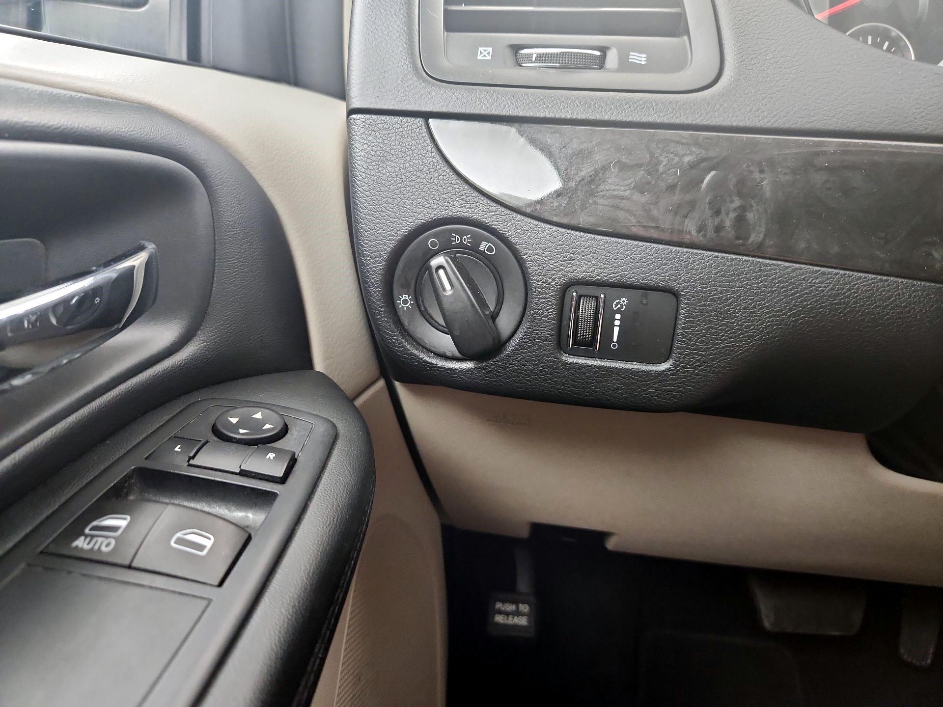 Thumbnail: 2016 Dodge Grand Caravan - 13