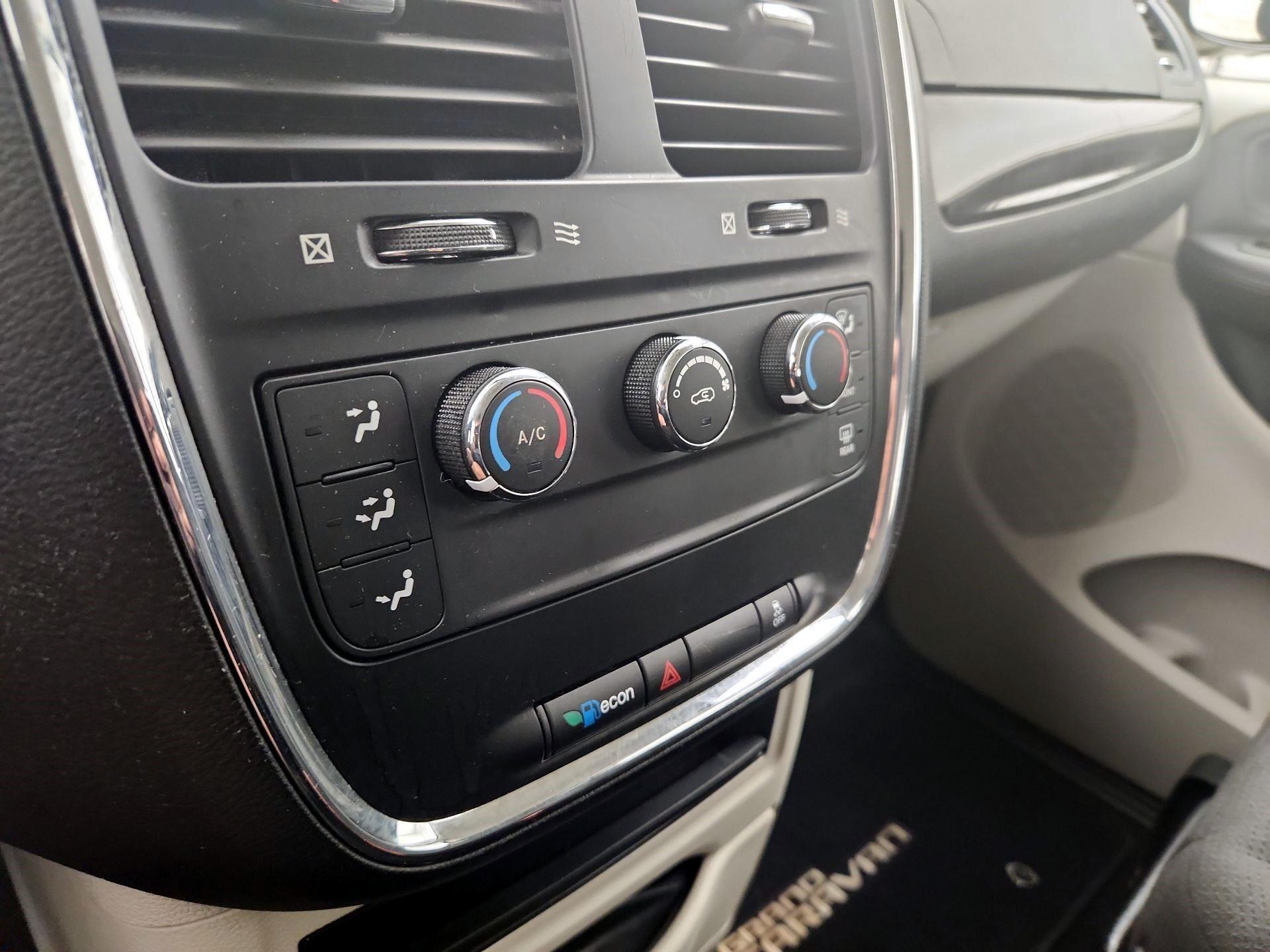 Thumbnail: 2016 Dodge Grand Caravan - 15