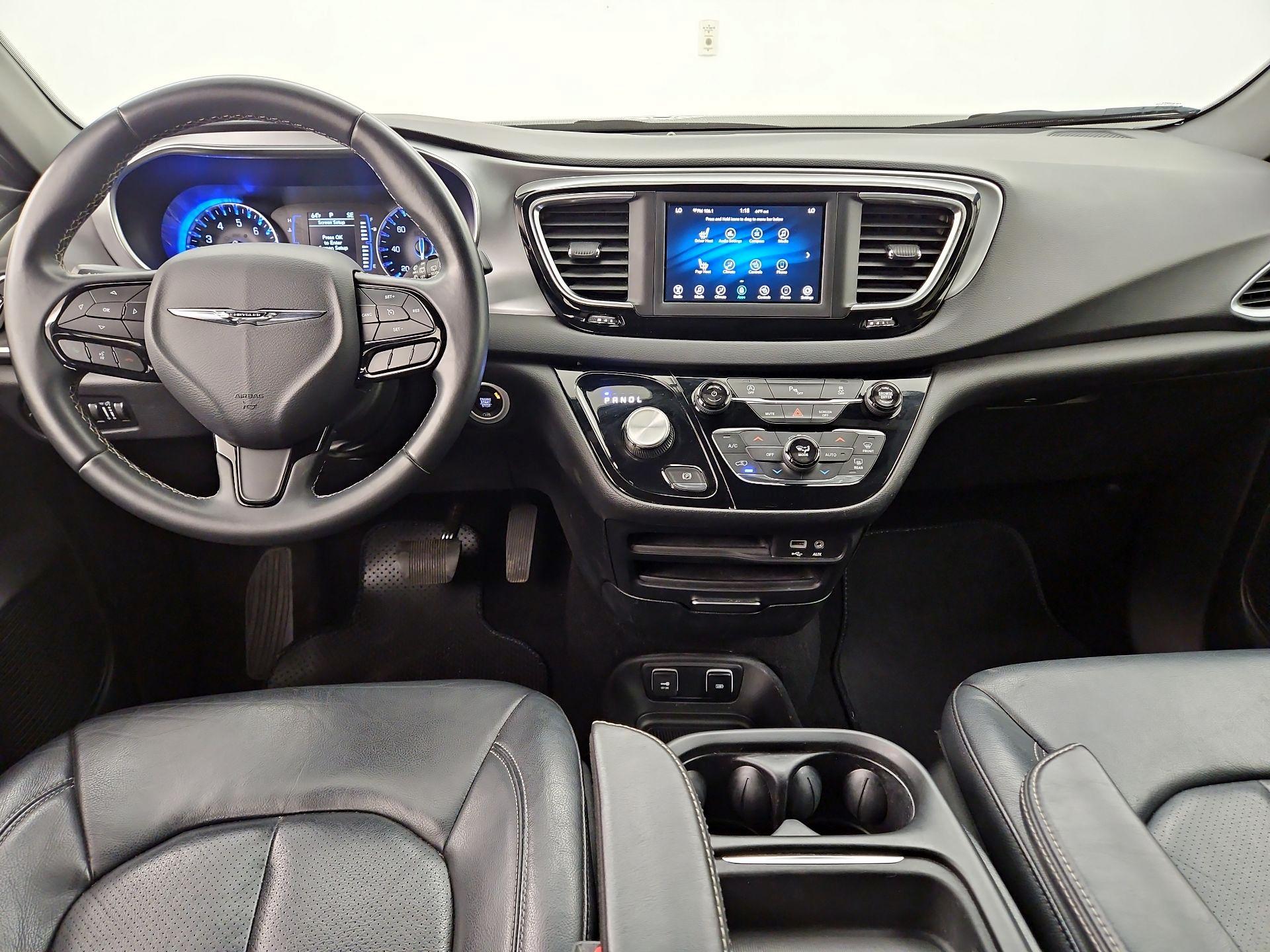 Thumbnail: 2018 Chrysler Pacifica - 9