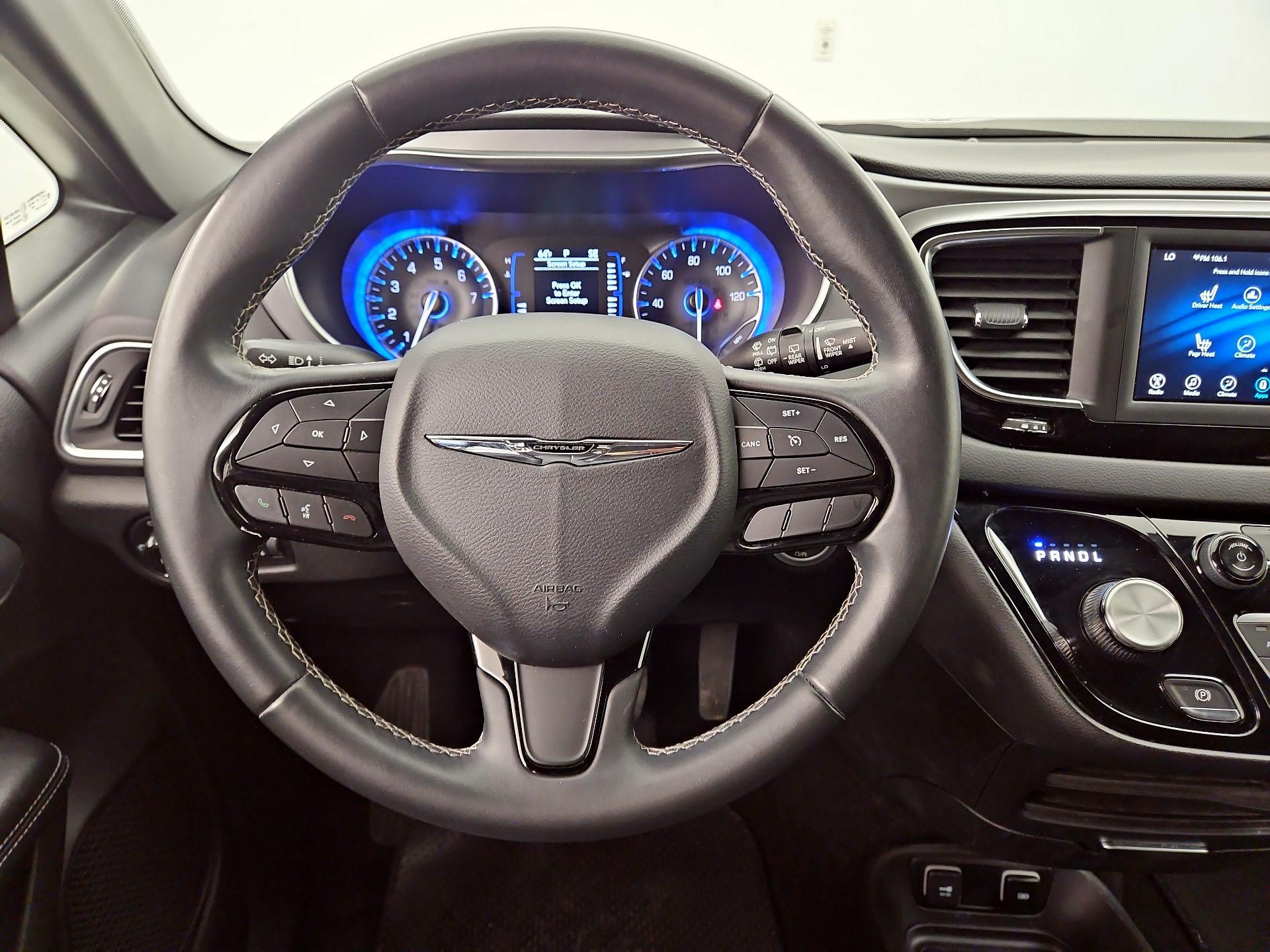 Thumbnail: 2018 Chrysler Pacifica - 10