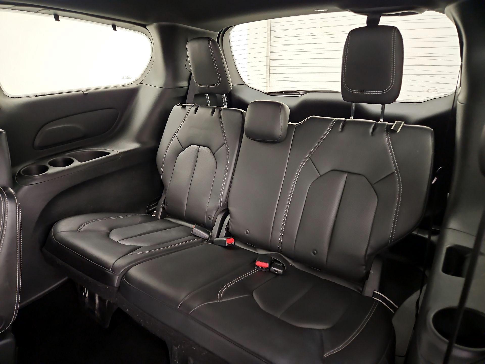 Thumbnail: 2018 Chrysler Pacifica - 20