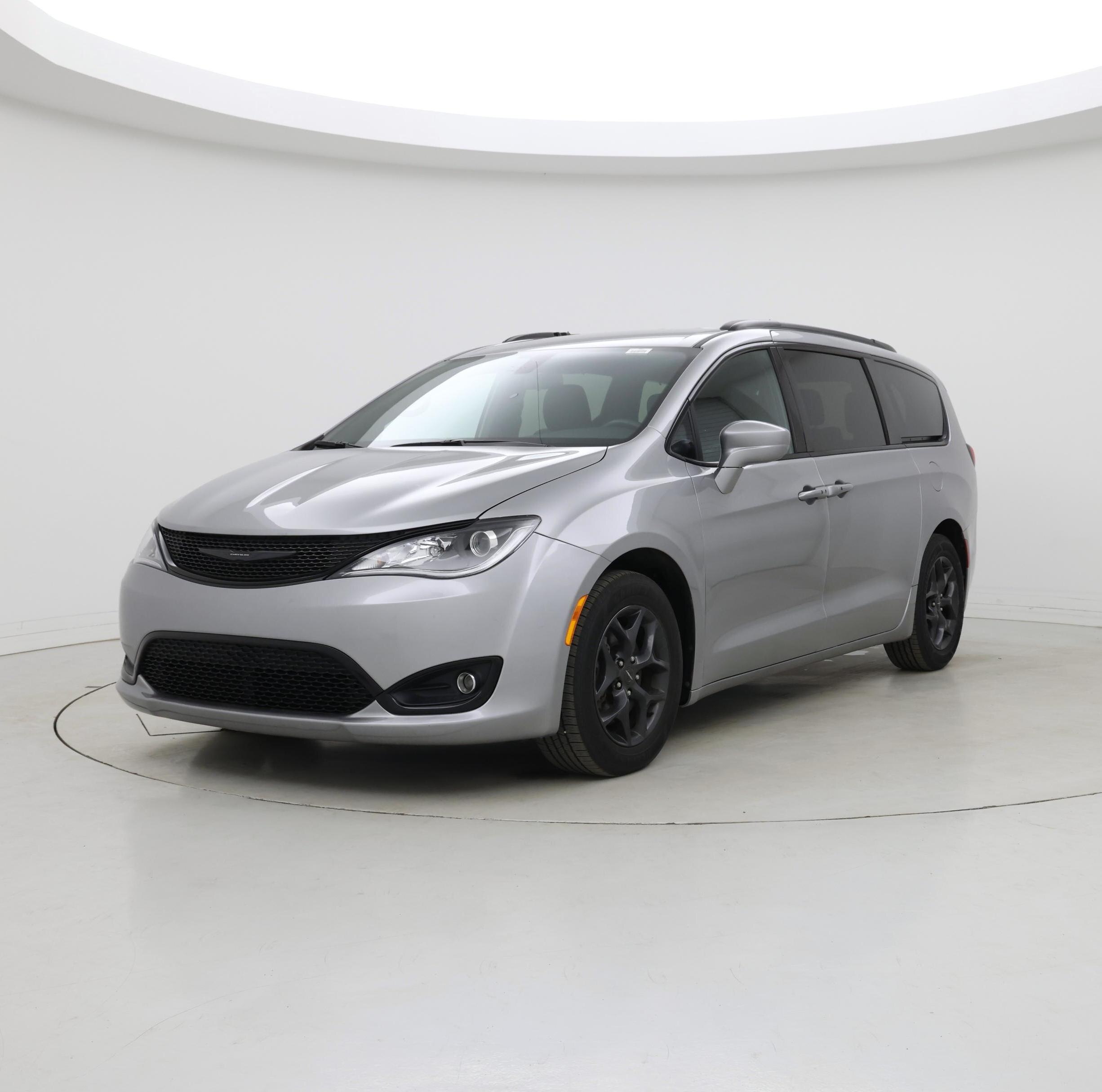 Thumbnail: 2018 Chrysler Pacifica - 4