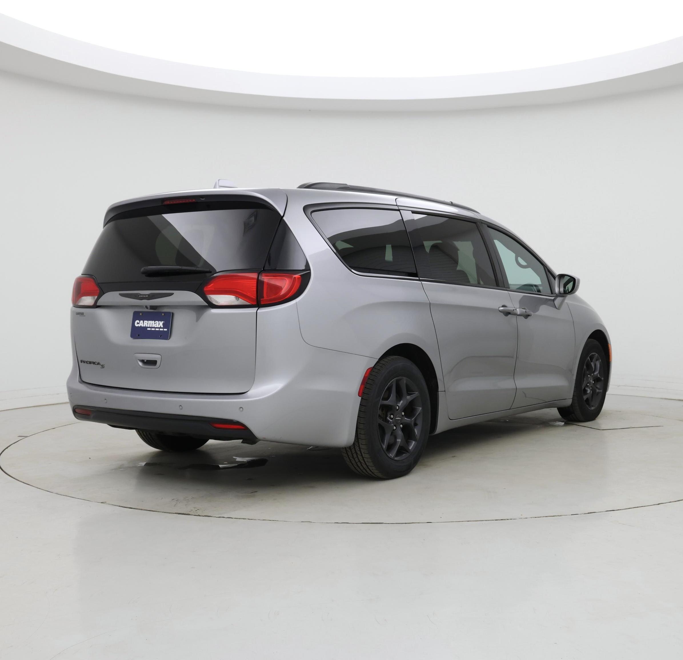 Thumbnail: 2018 Chrysler Pacifica - 8