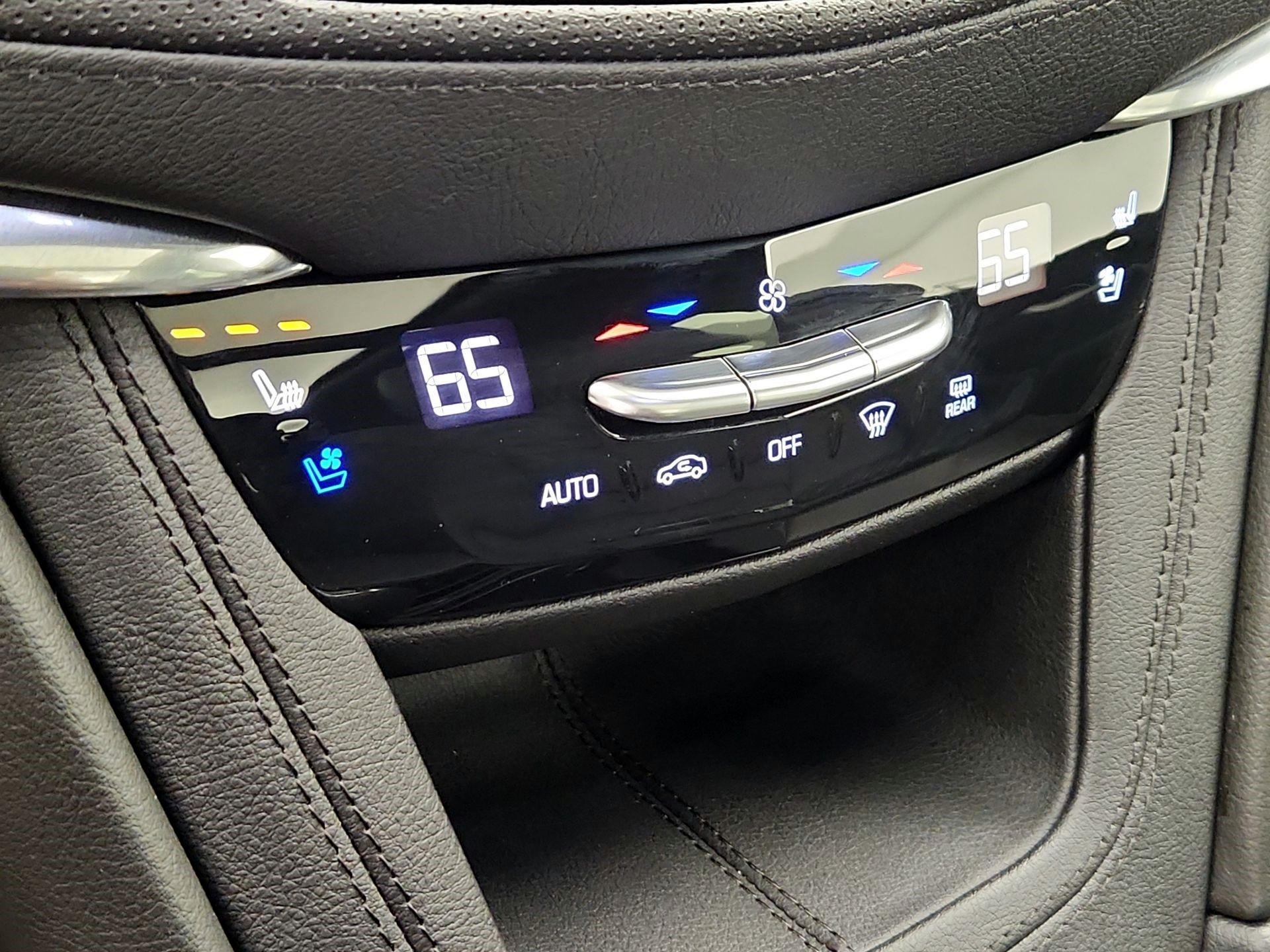 Thumbnail: 2021 Cadillac XT5 - 17
