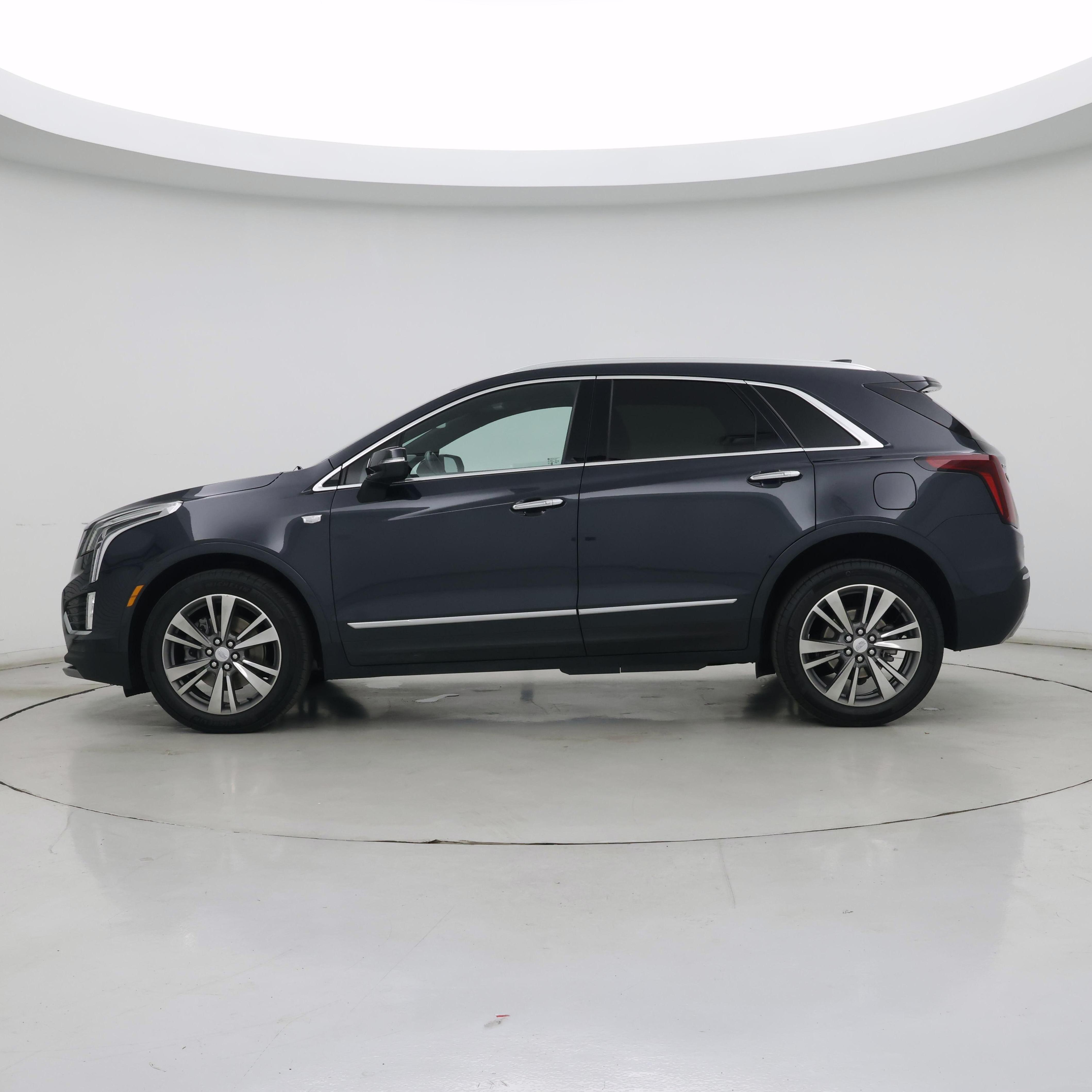 Thumbnail: 2021 Cadillac XT5 - 3