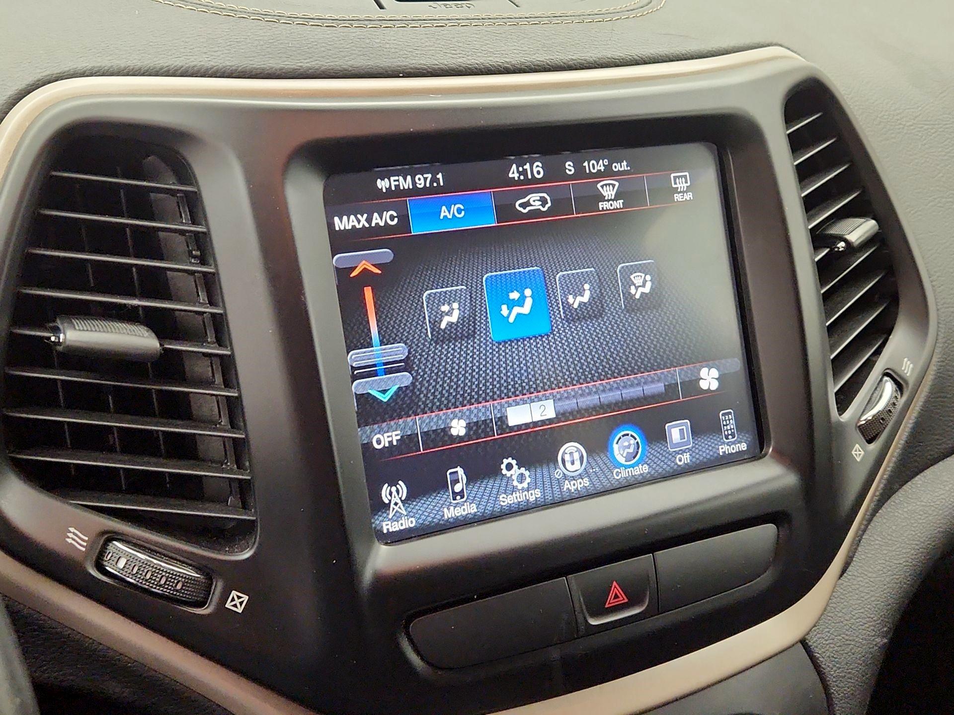 Thumbnail: 2016 Jeep Cherokee - 16