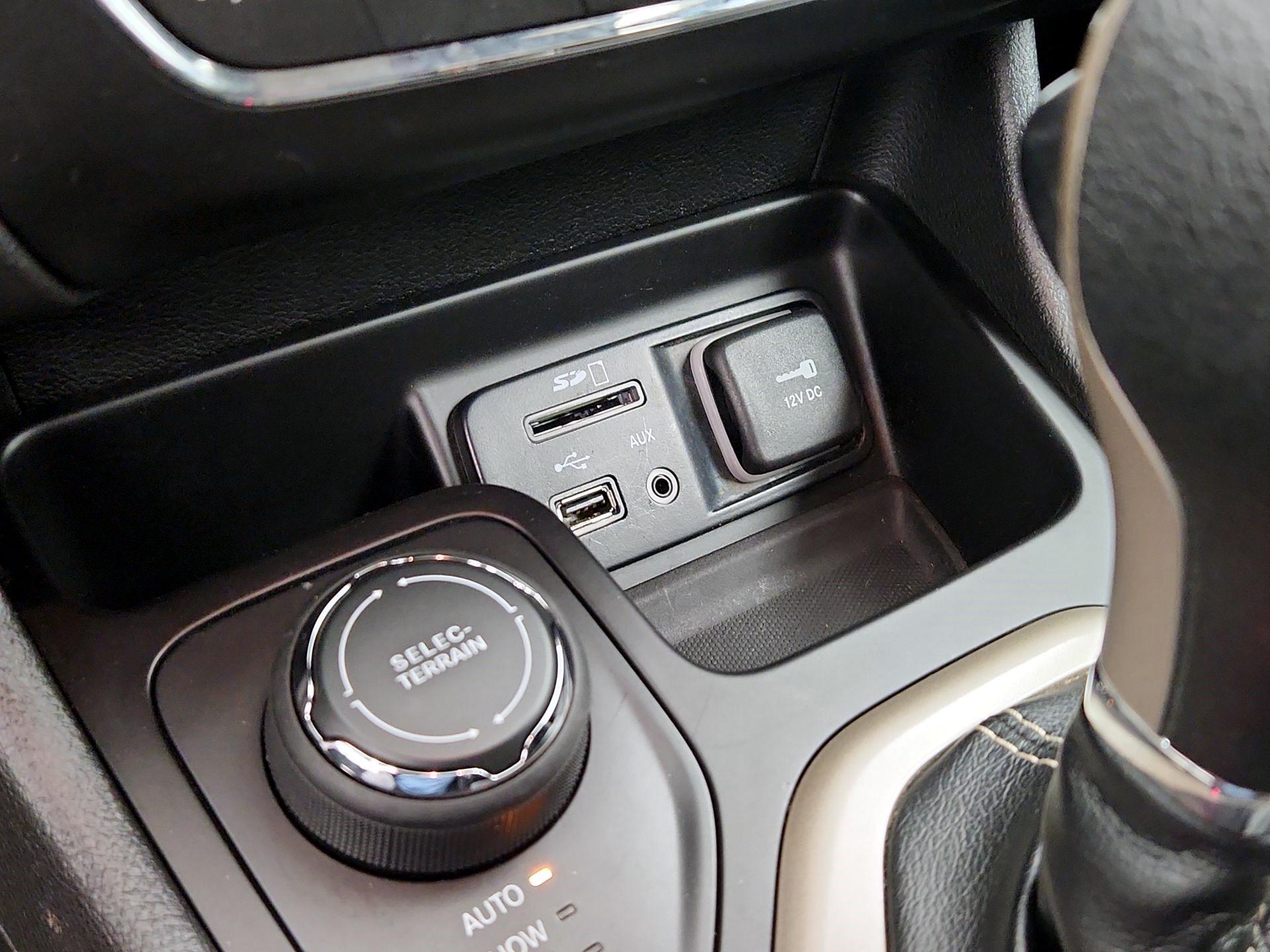 Thumbnail: 2016 Jeep Cherokee - 18