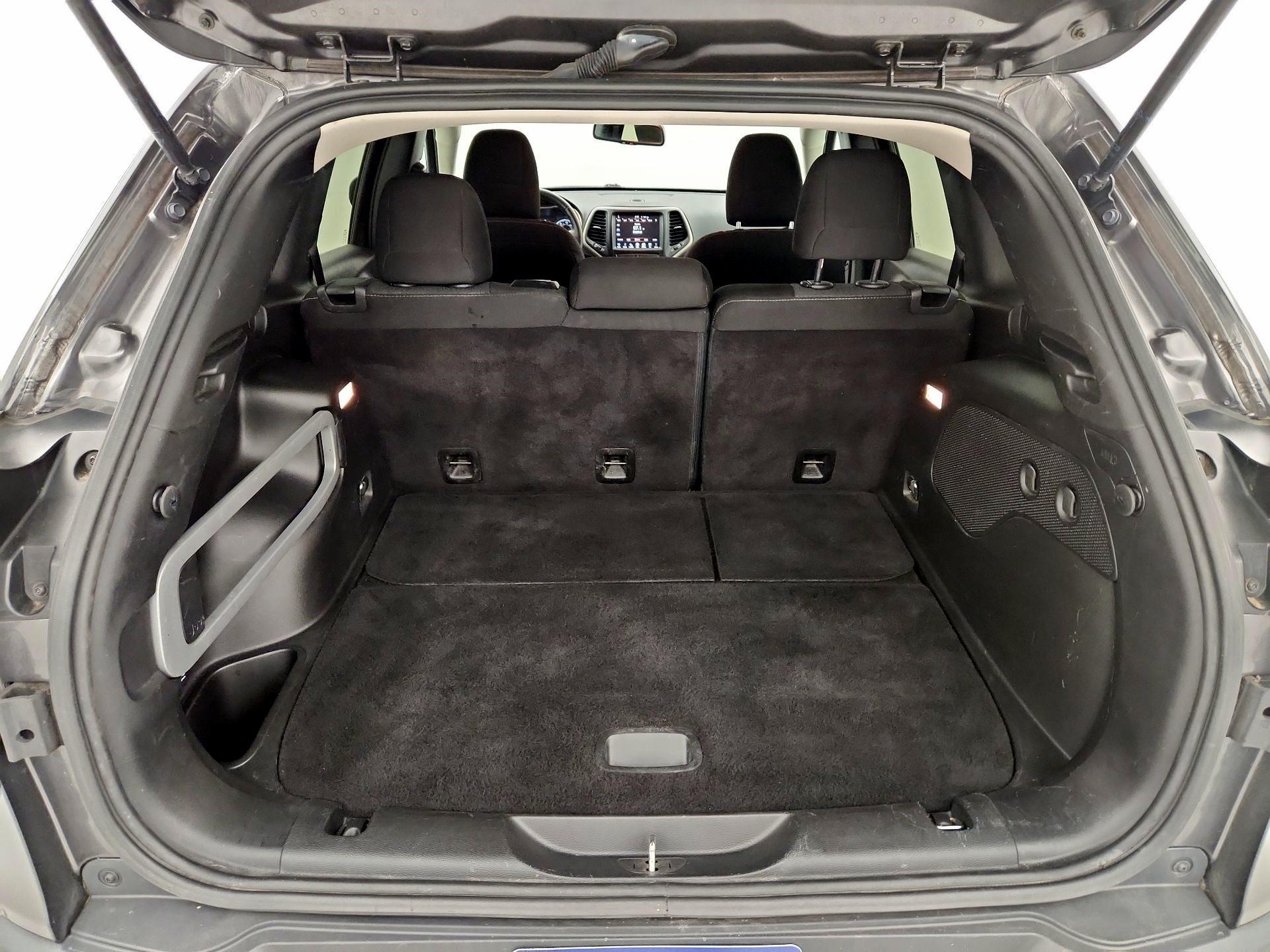 Thumbnail: 2016 Jeep Cherokee - 20
