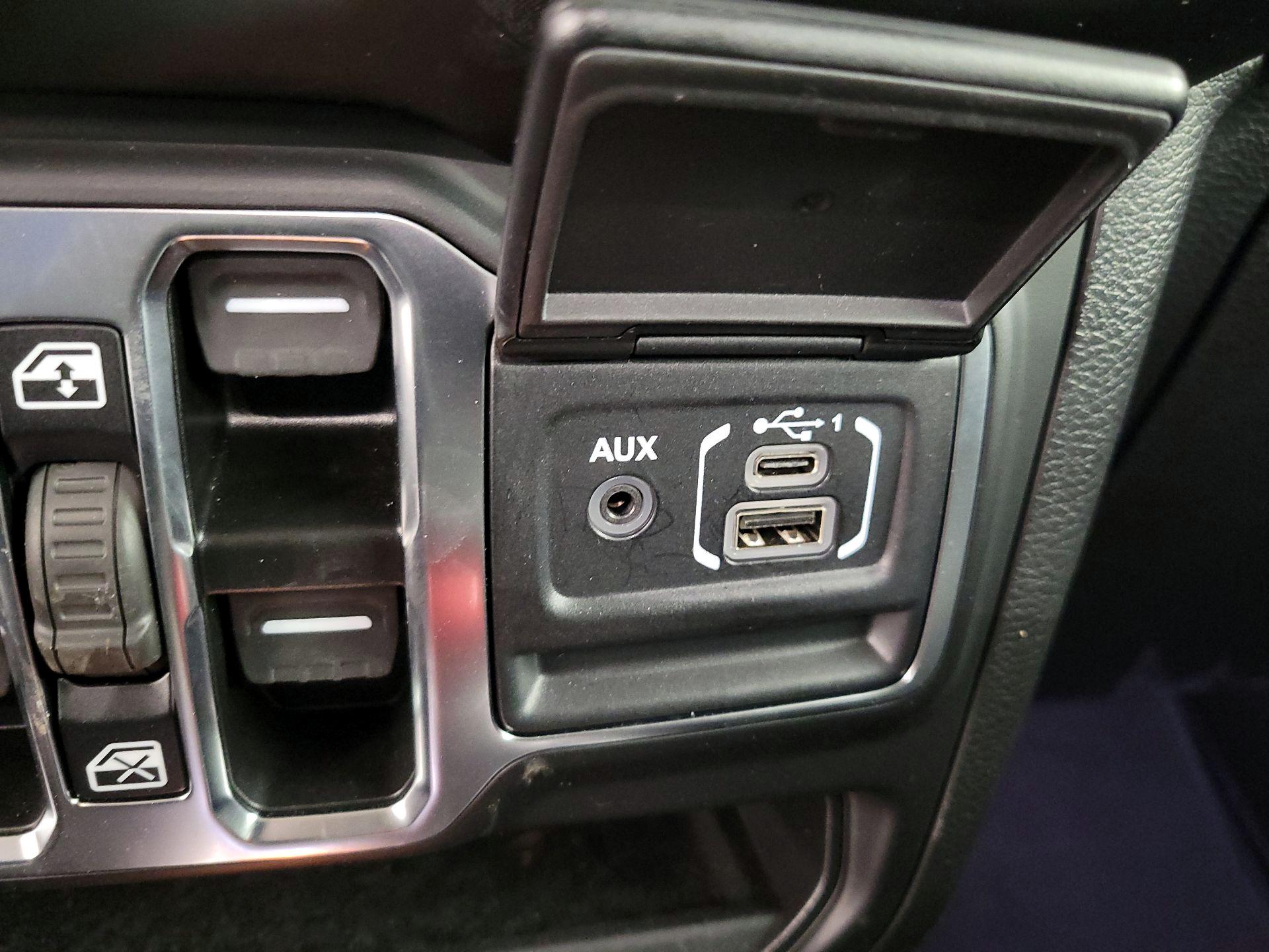 Thumbnail: 2023 Jeep Gladiator - 18