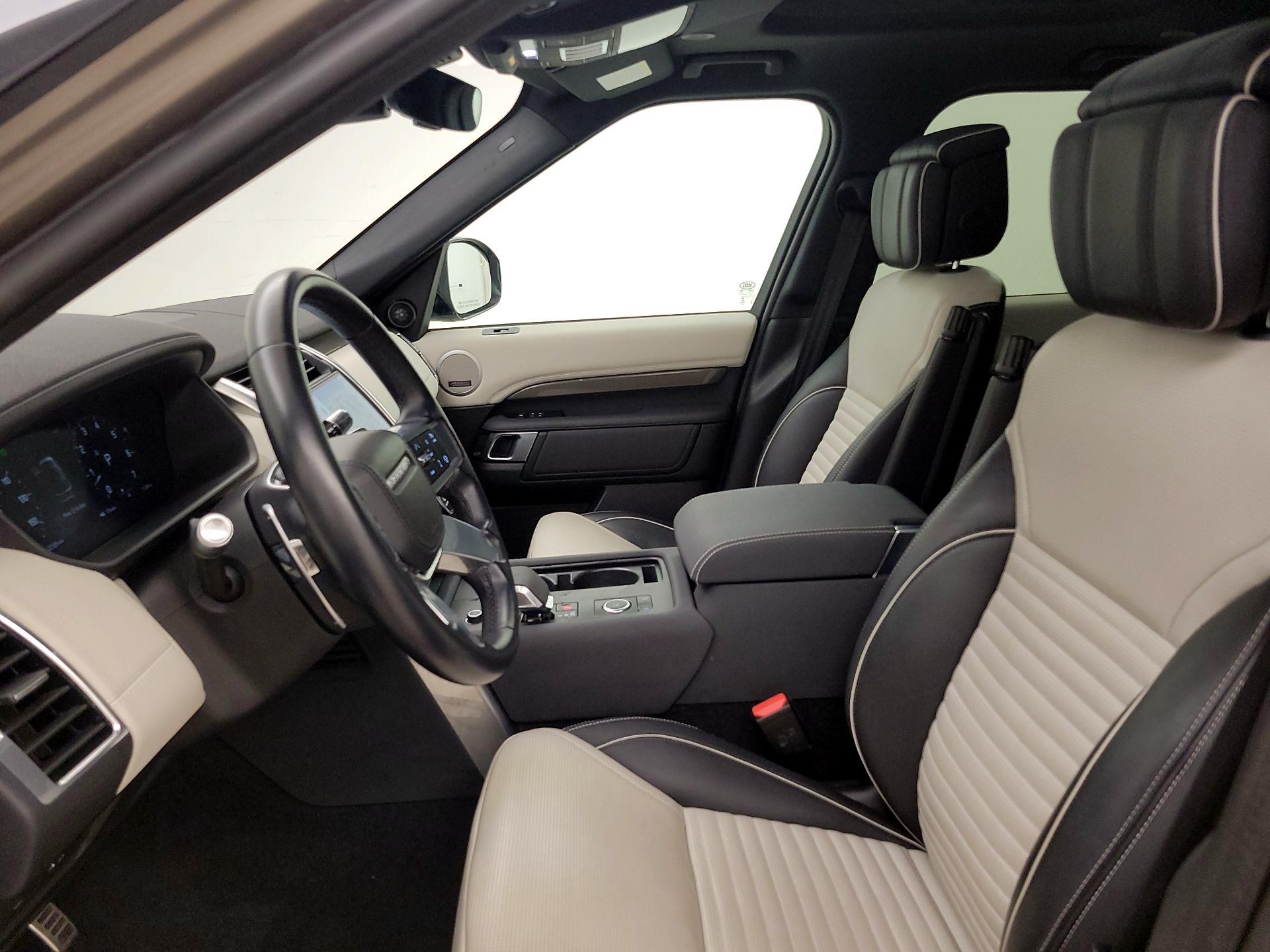 Thumbnail: 2021 Land Rover Discovery - 11