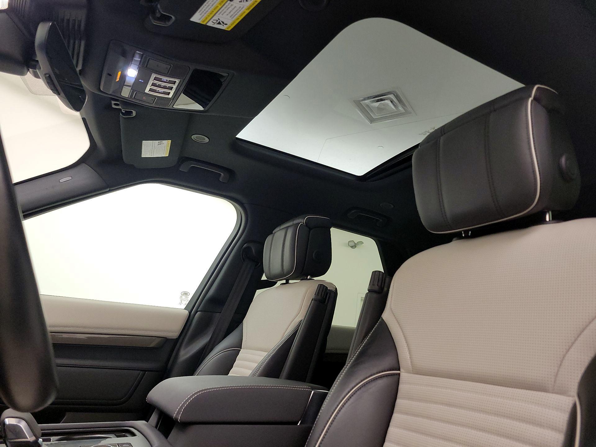 Thumbnail: 2021 Land Rover Discovery - 20
