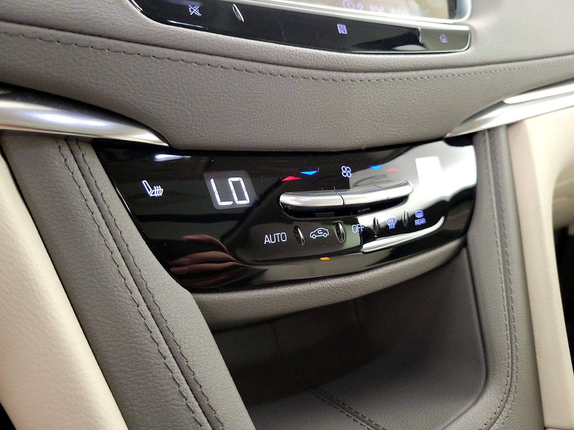 Thumbnail: 2021 Cadillac XT5 - 16