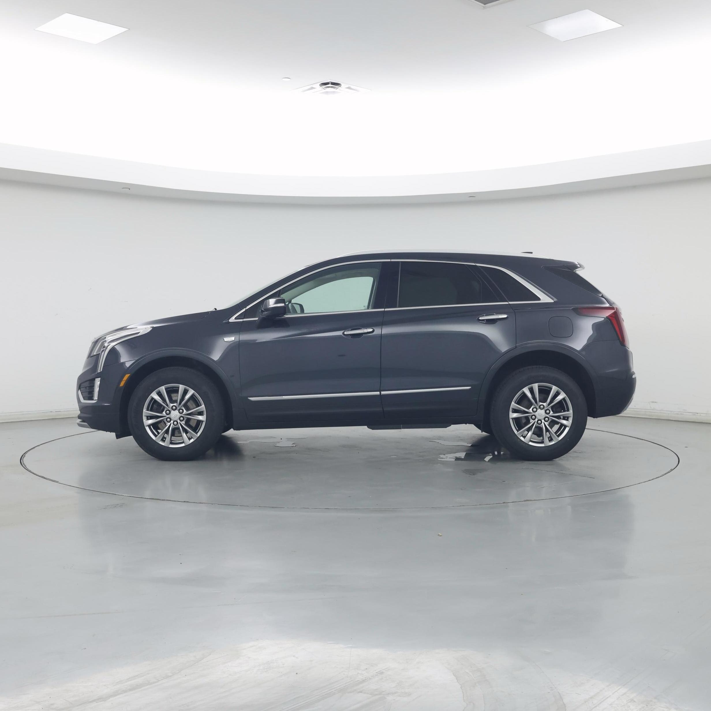 Thumbnail: 2021 Cadillac XT5 - 3