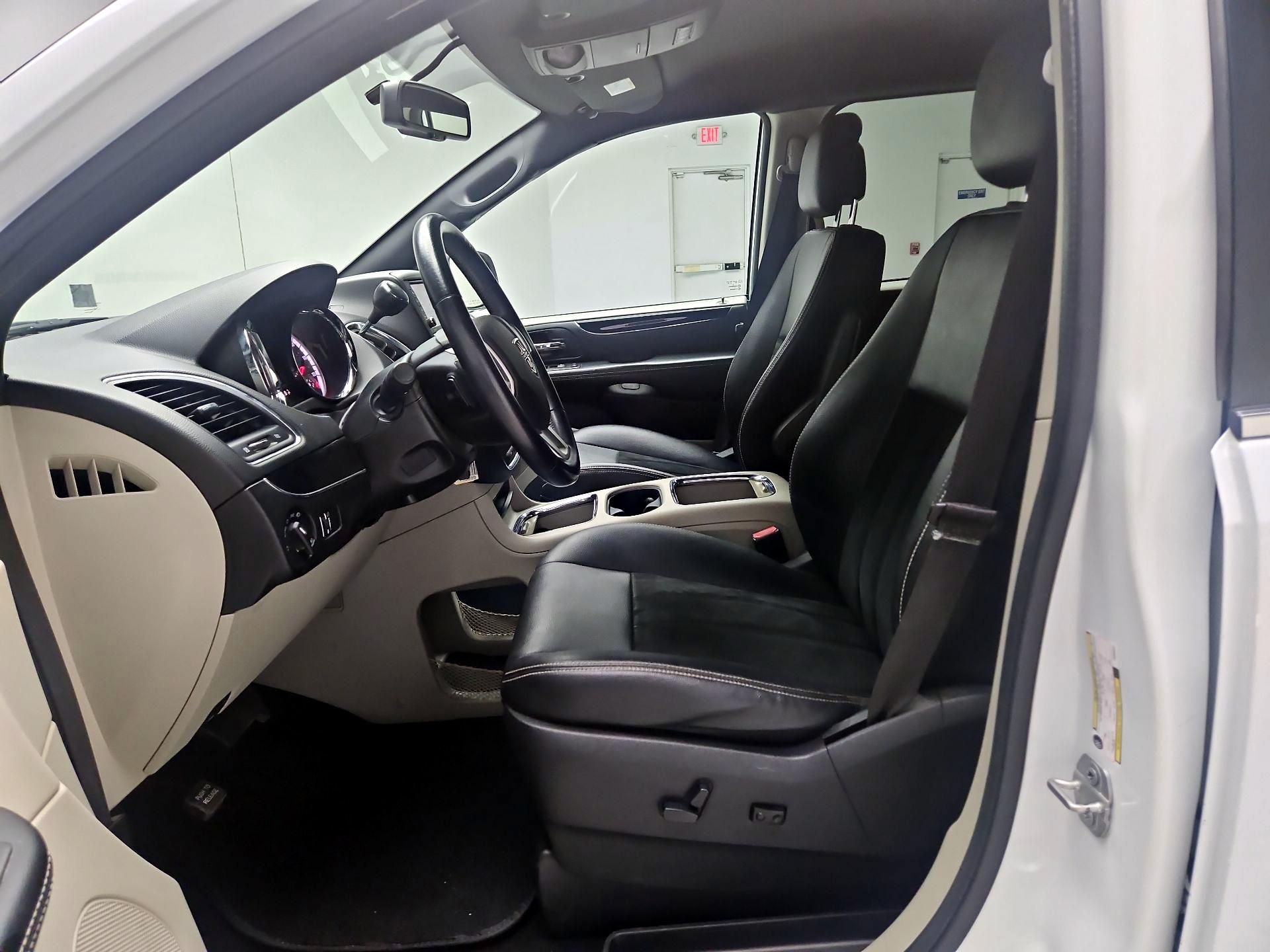 Thumbnail: 2018 Dodge Grand Caravan - 9