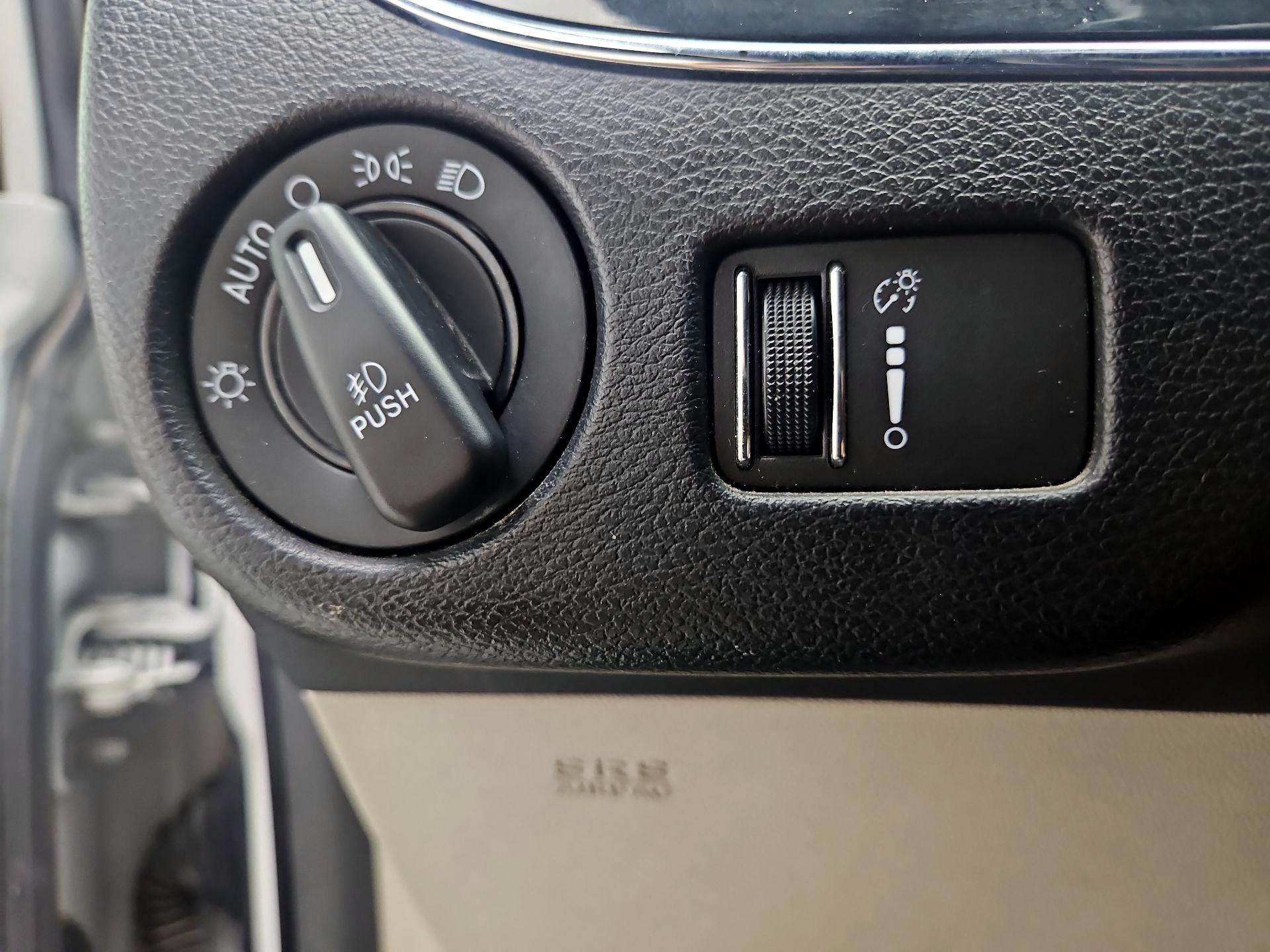 Thumbnail: 2018 Dodge Grand Caravan - 11