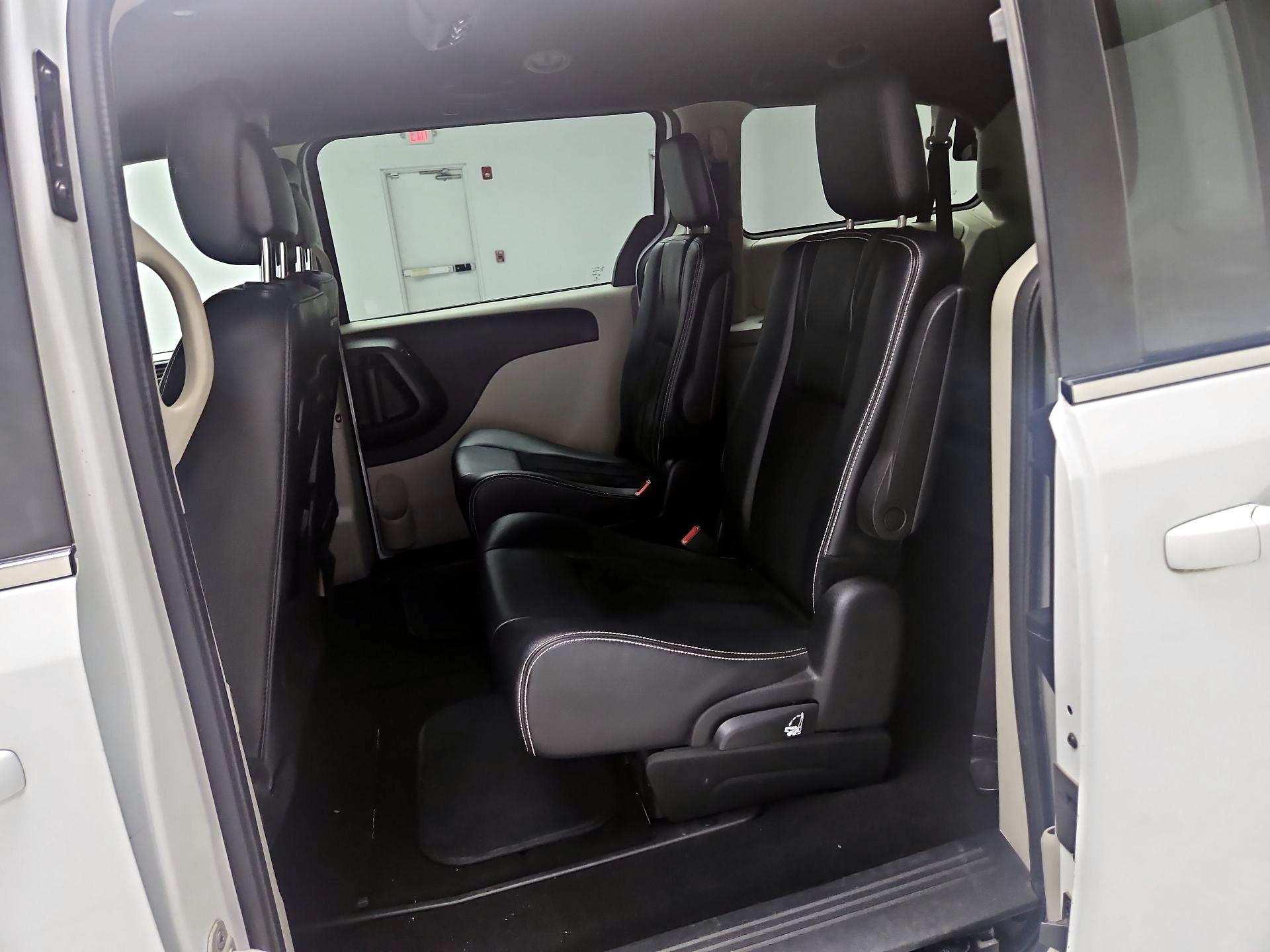 Thumbnail: 2018 Dodge Grand Caravan - 17