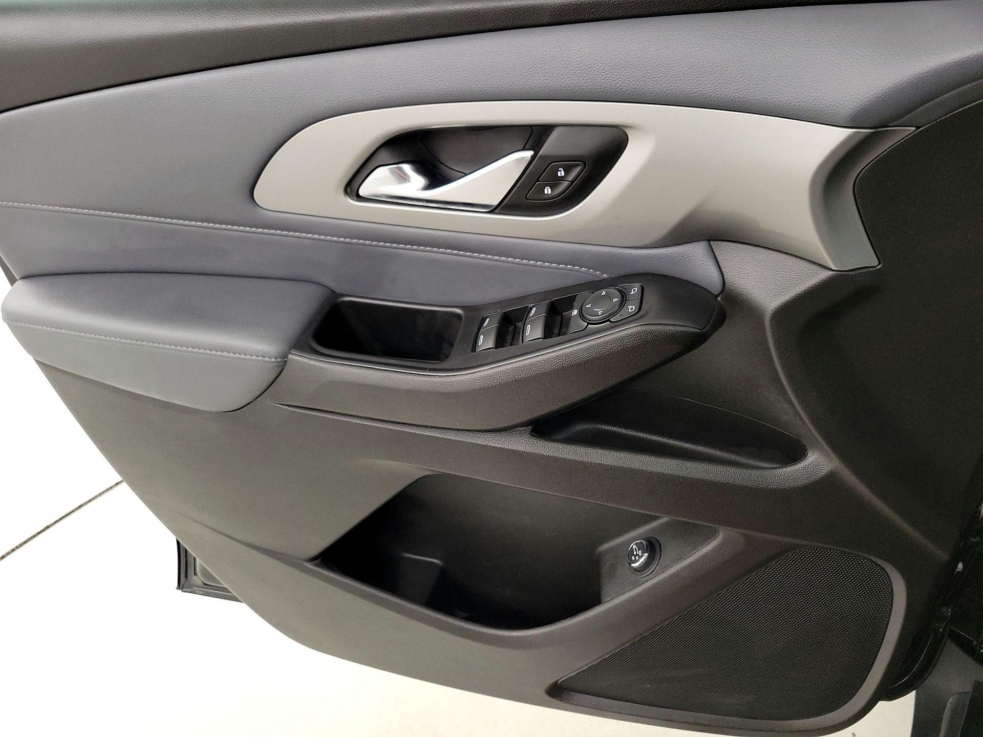 Thumbnail: 2021 Chevrolet Traverse - 12