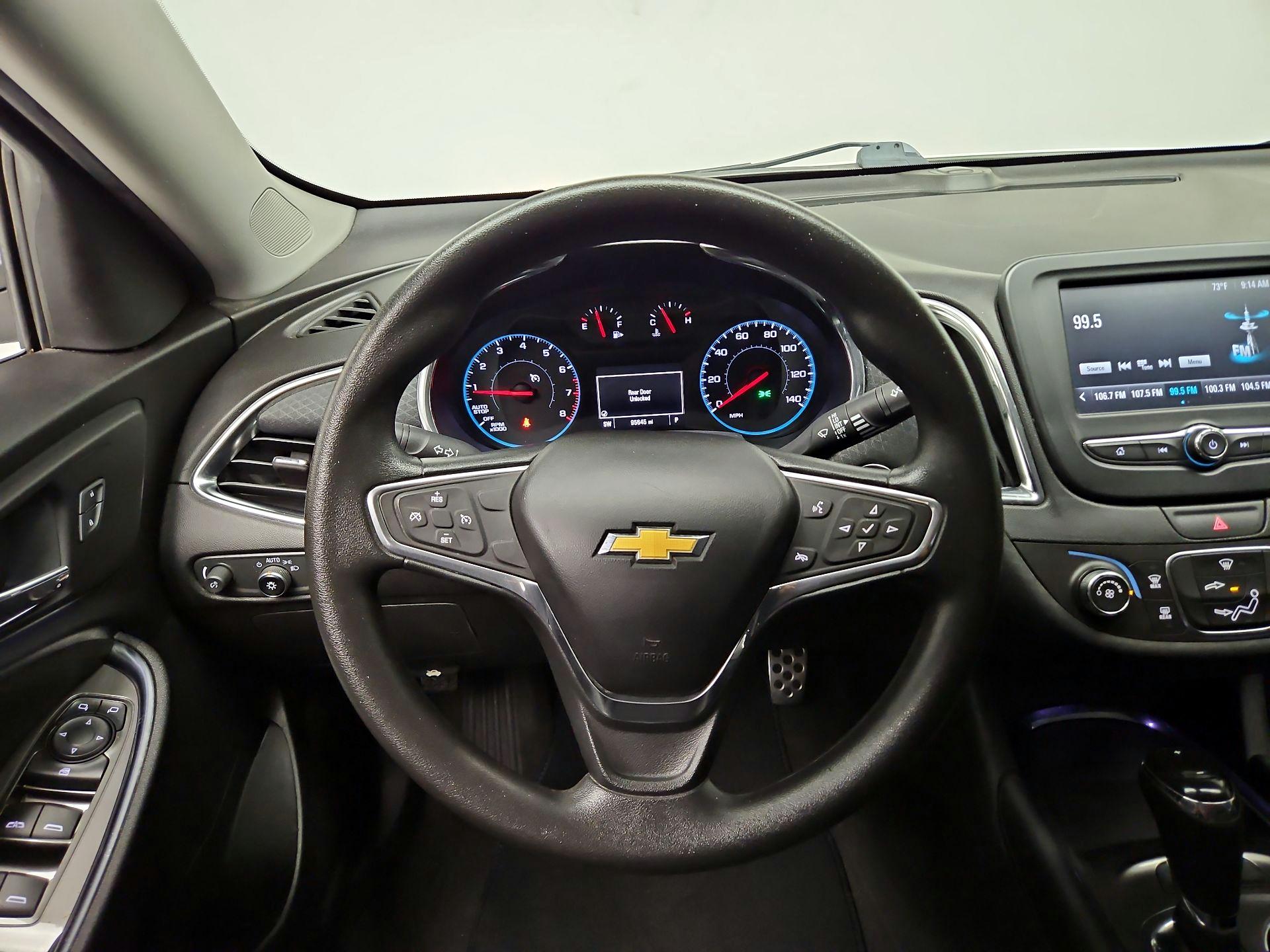 Thumbnail: 2016 Chevrolet Malibu - 10