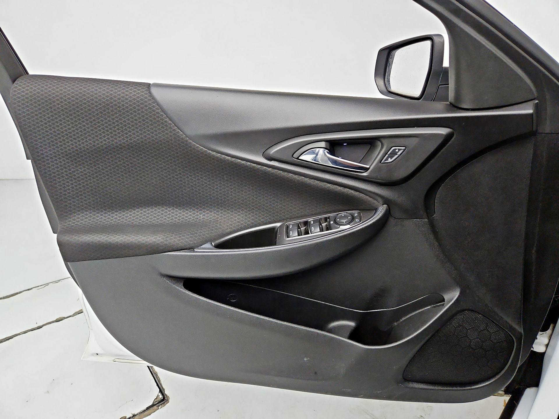 Thumbnail: 2016 Chevrolet Malibu - 12