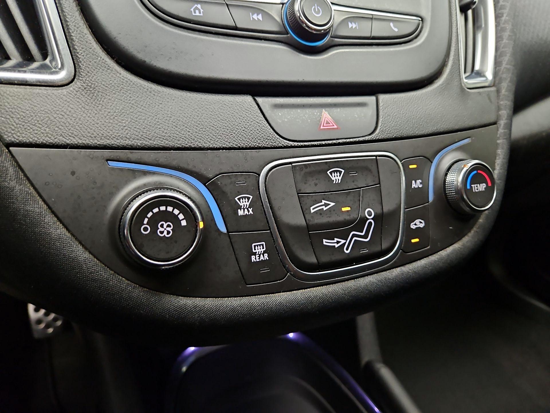 Thumbnail: 2016 Chevrolet Malibu - 16