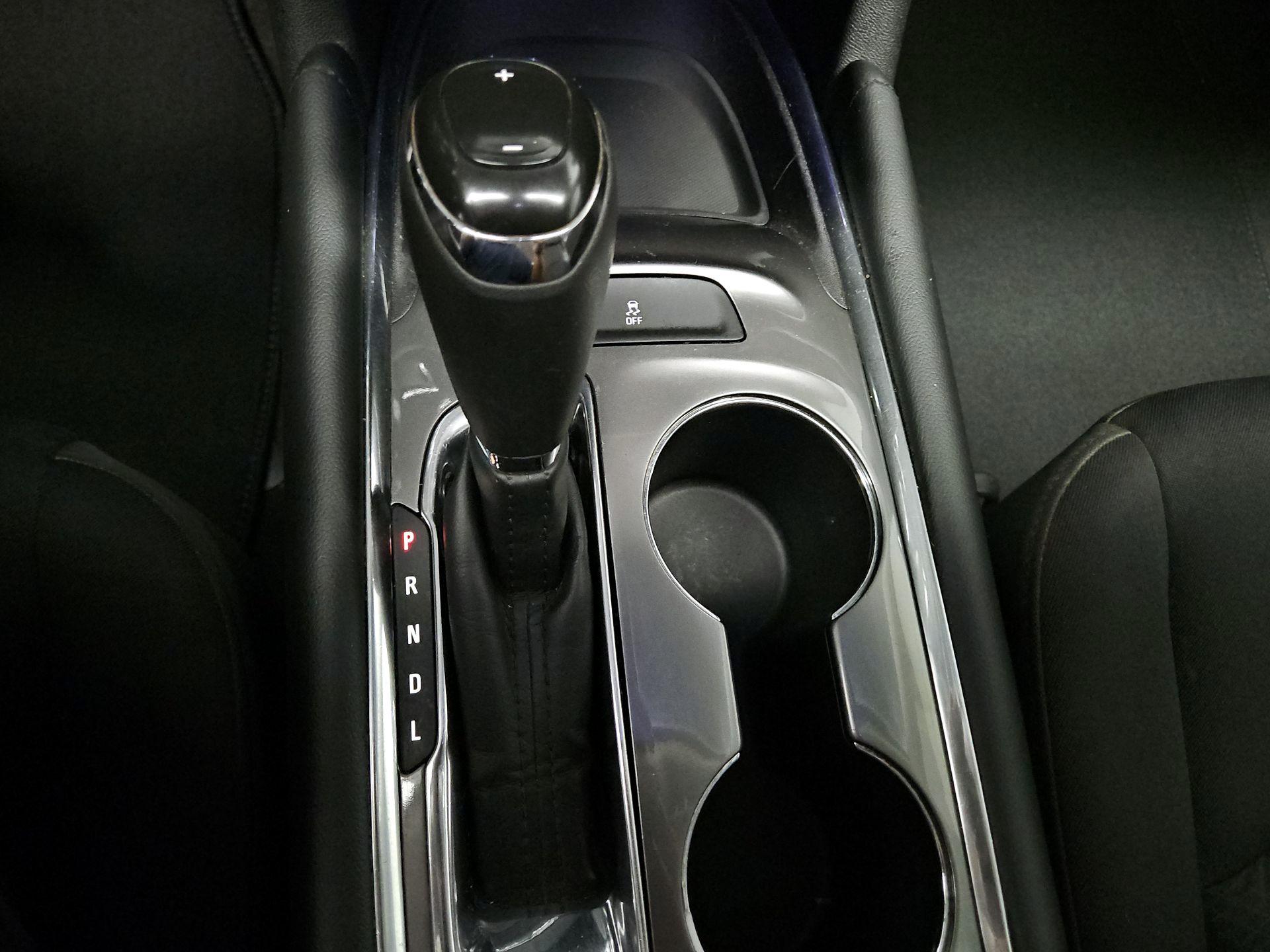 Thumbnail: 2016 Chevrolet Malibu - 17