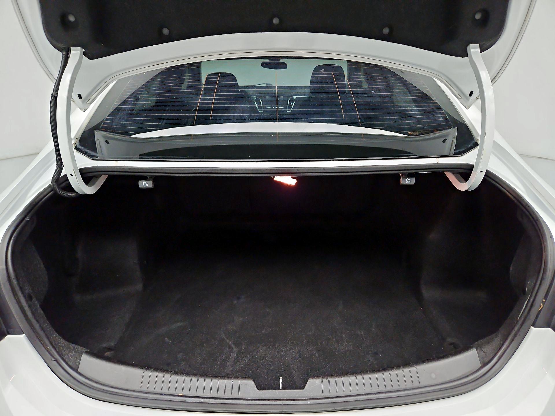 Thumbnail: 2016 Chevrolet Malibu - 20