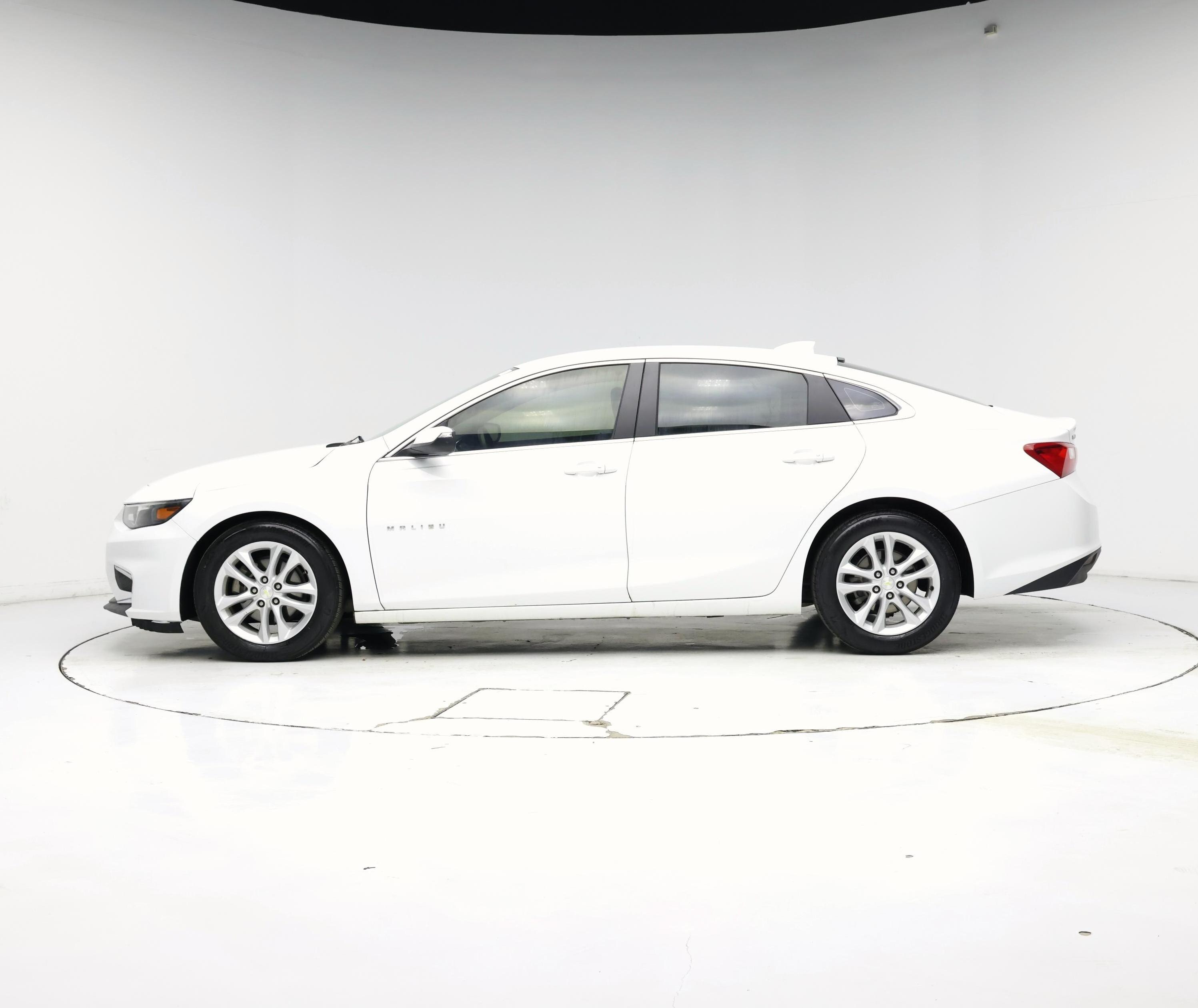 Thumbnail: 2016 Chevrolet Malibu - 3