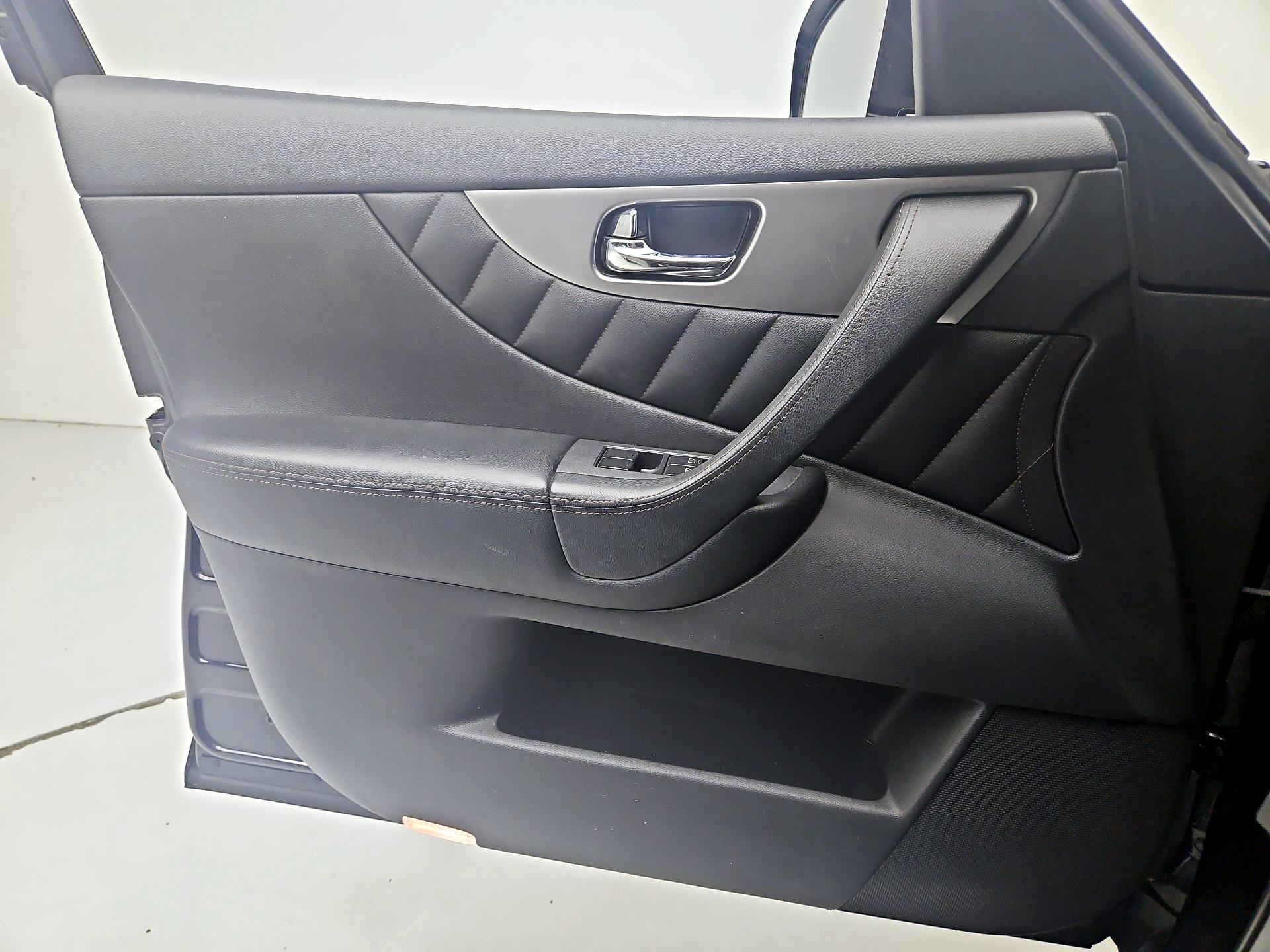 Thumbnail: 2014 INFINITI QX70 - 12