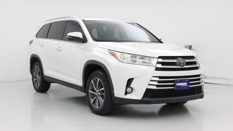 2019 Toyota Highlander XLE Hero Image