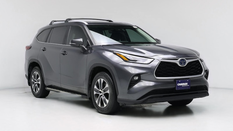 2024 Toyota Highlander XLE Hero Image