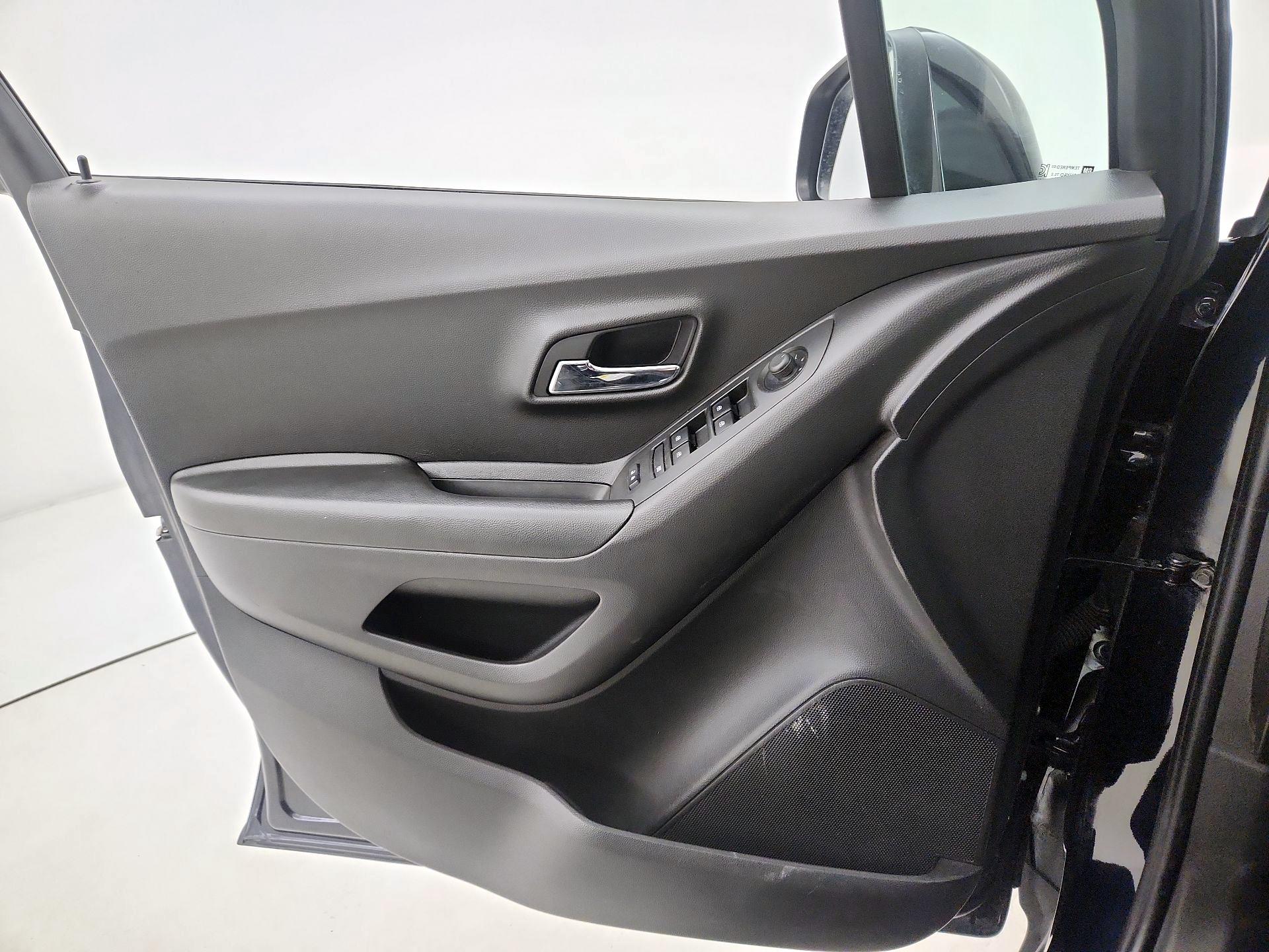 Thumbnail: 2022 Chevrolet Trax - 12