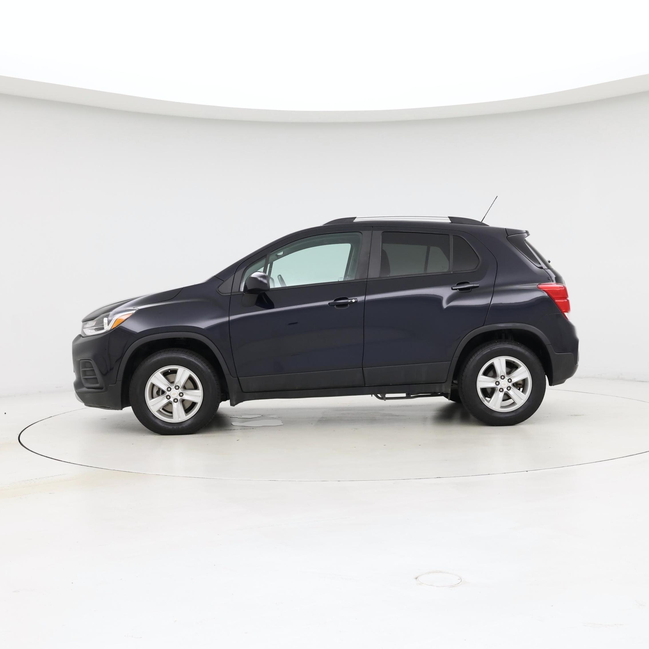 Thumbnail: 2022 Chevrolet Trax - 3