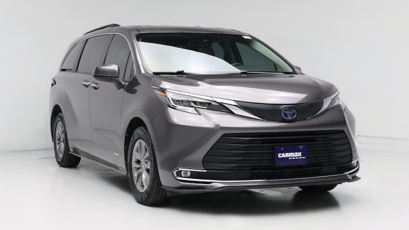 2021 Toyota Sienna XLE Hero Image