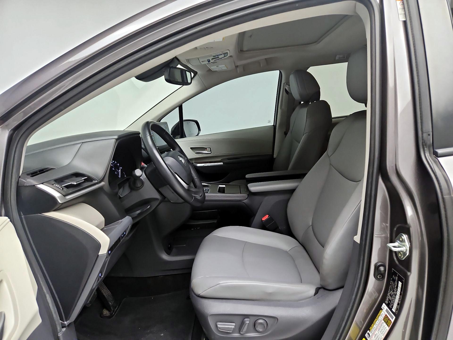 Thumbnail: 2021 Toyota Sienna - 11