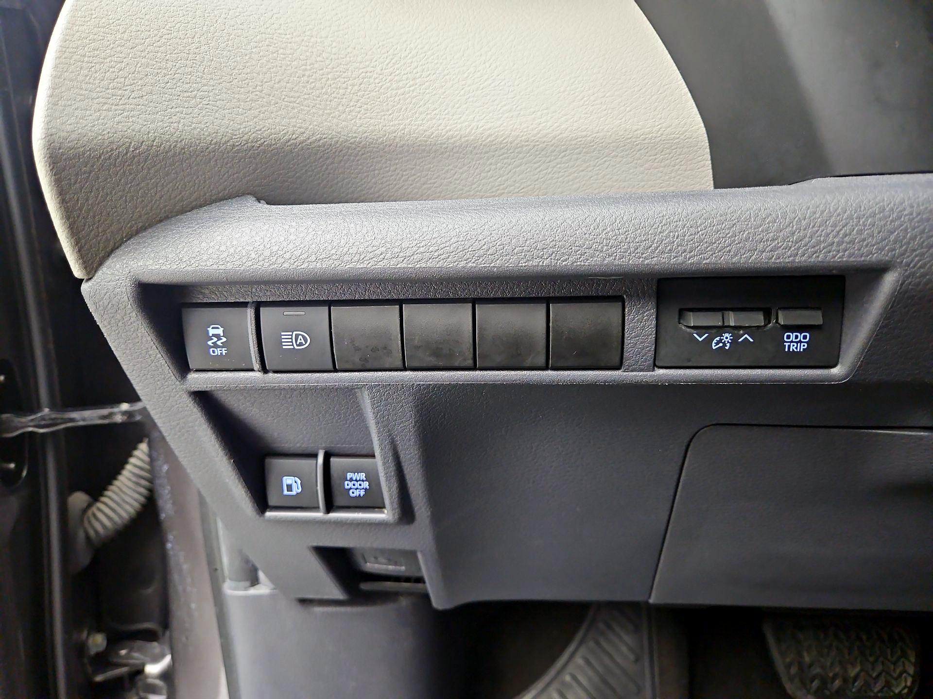 Thumbnail: 2021 Toyota Sienna - 13