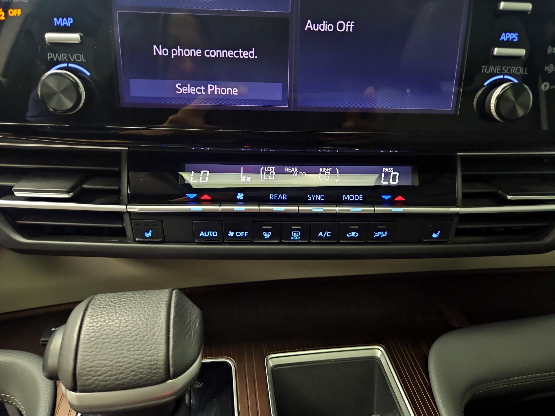 Thumbnail: 2021 Toyota Sienna - 16