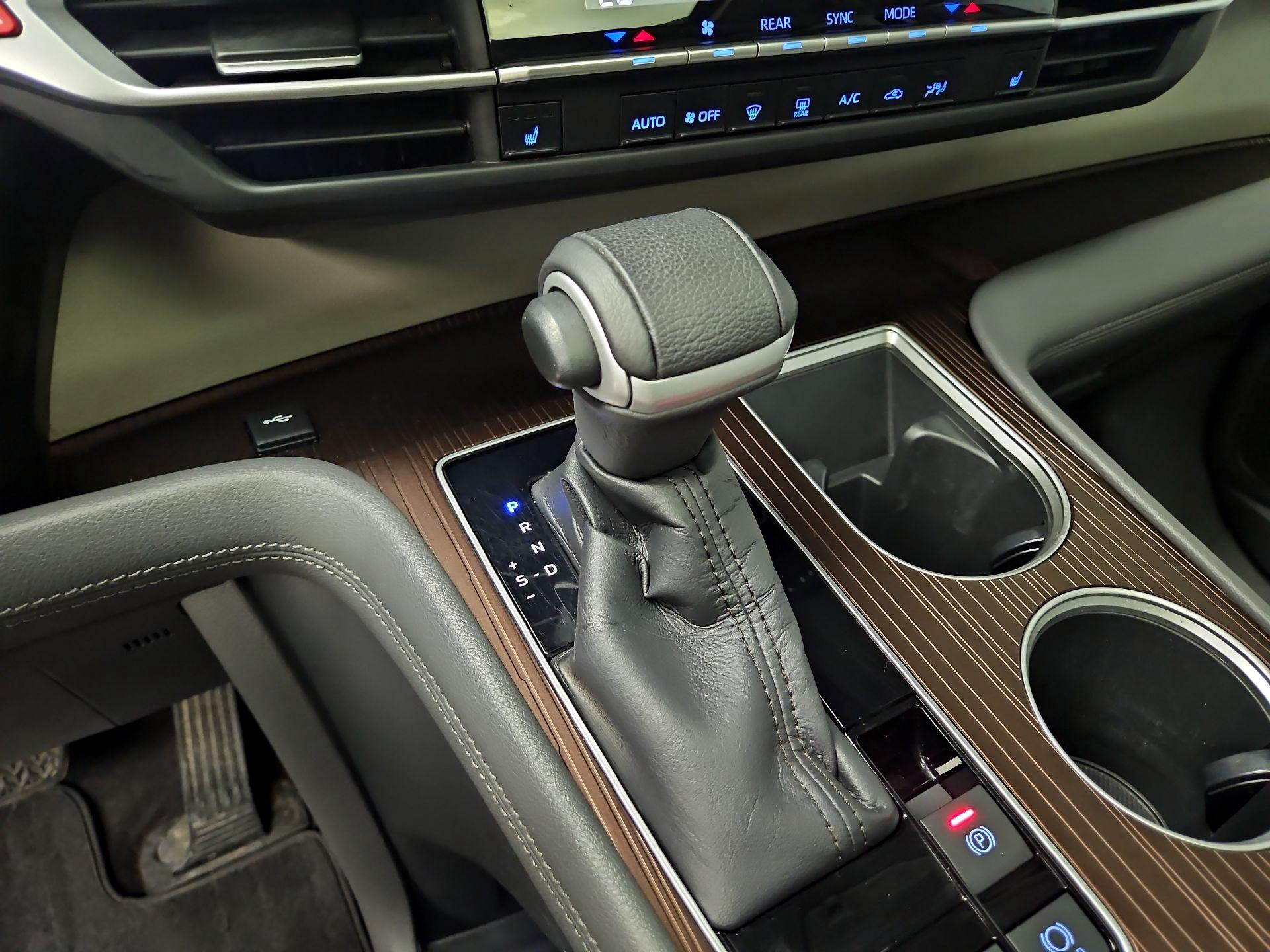 Thumbnail: 2021 Toyota Sienna - 17