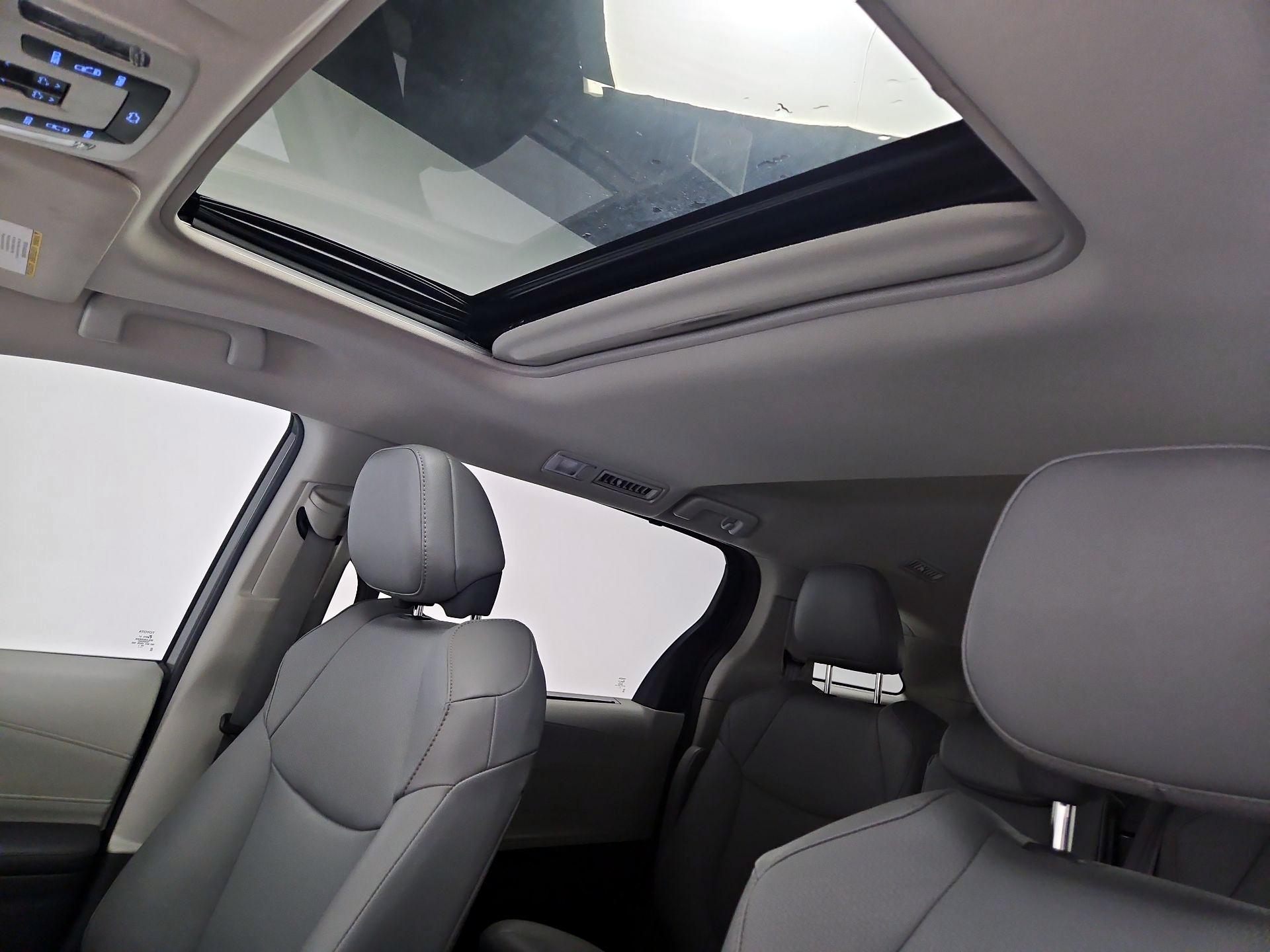 Thumbnail: 2021 Toyota Sienna - 19