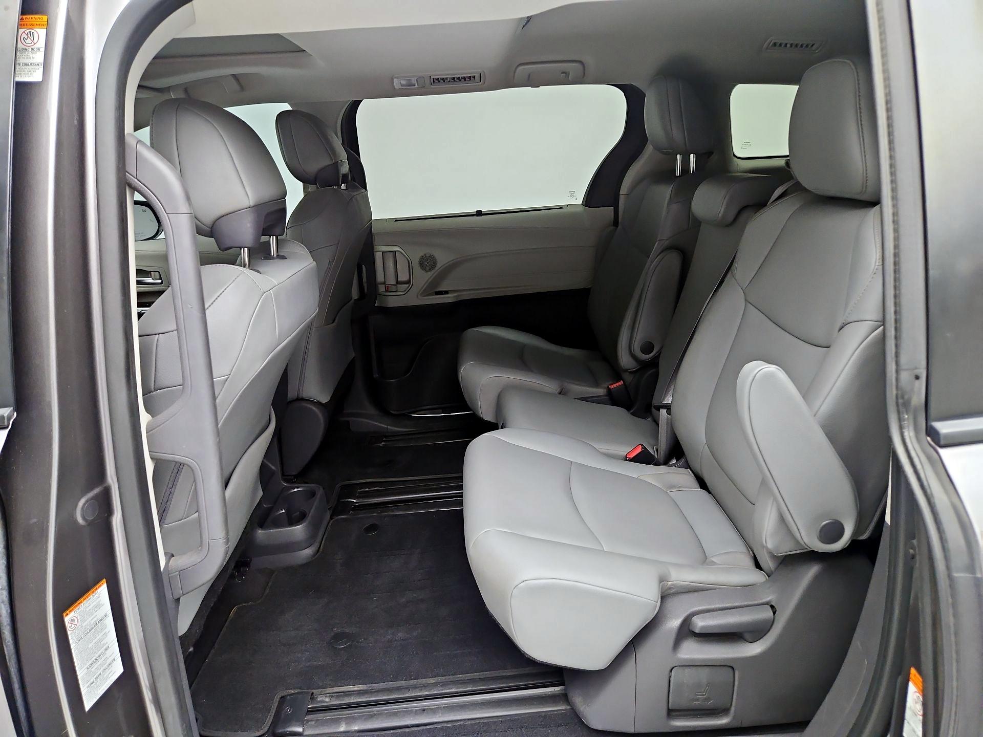 Thumbnail: 2021 Toyota Sienna - 20