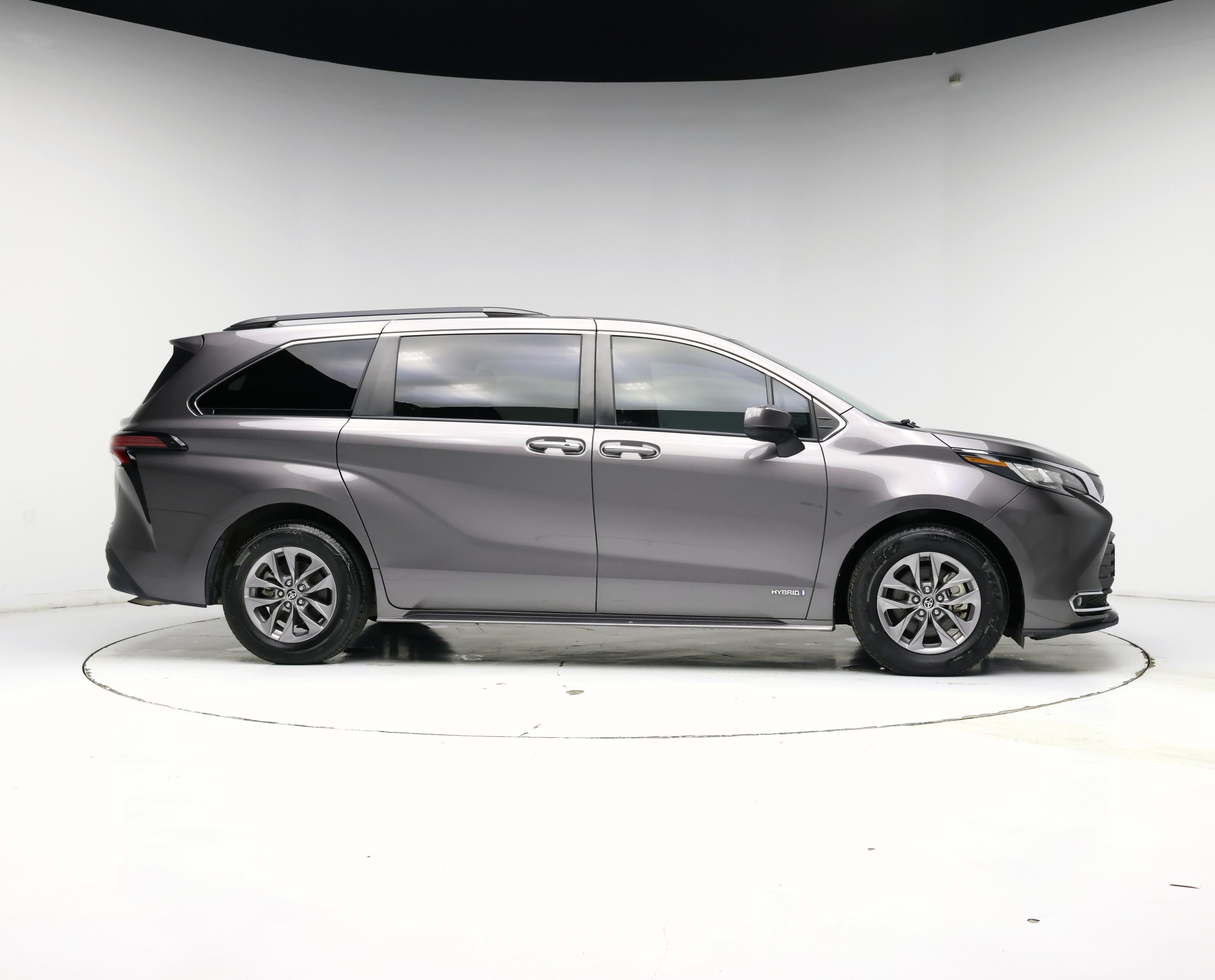 Thumbnail: 2021 Toyota Sienna - 7