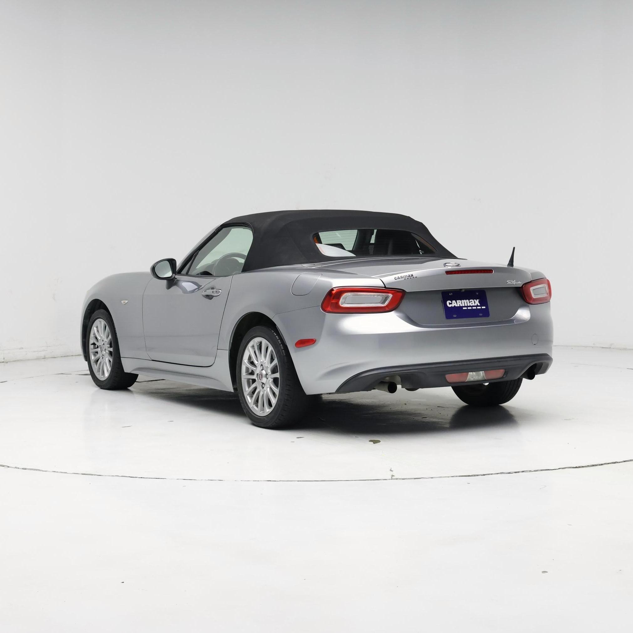Thumbnail: 2017 Fiat 124 Spider - 2