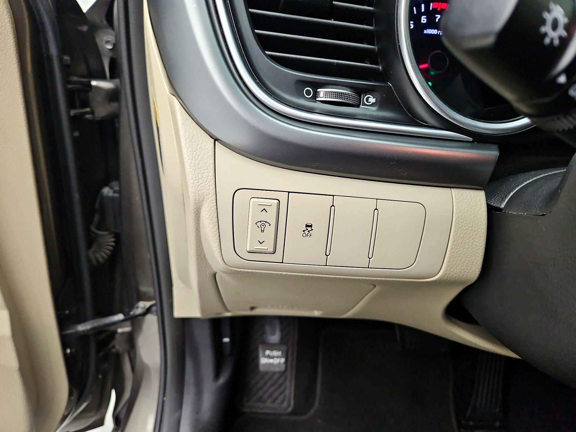 Thumbnail: 2015 Kia Optima - 13