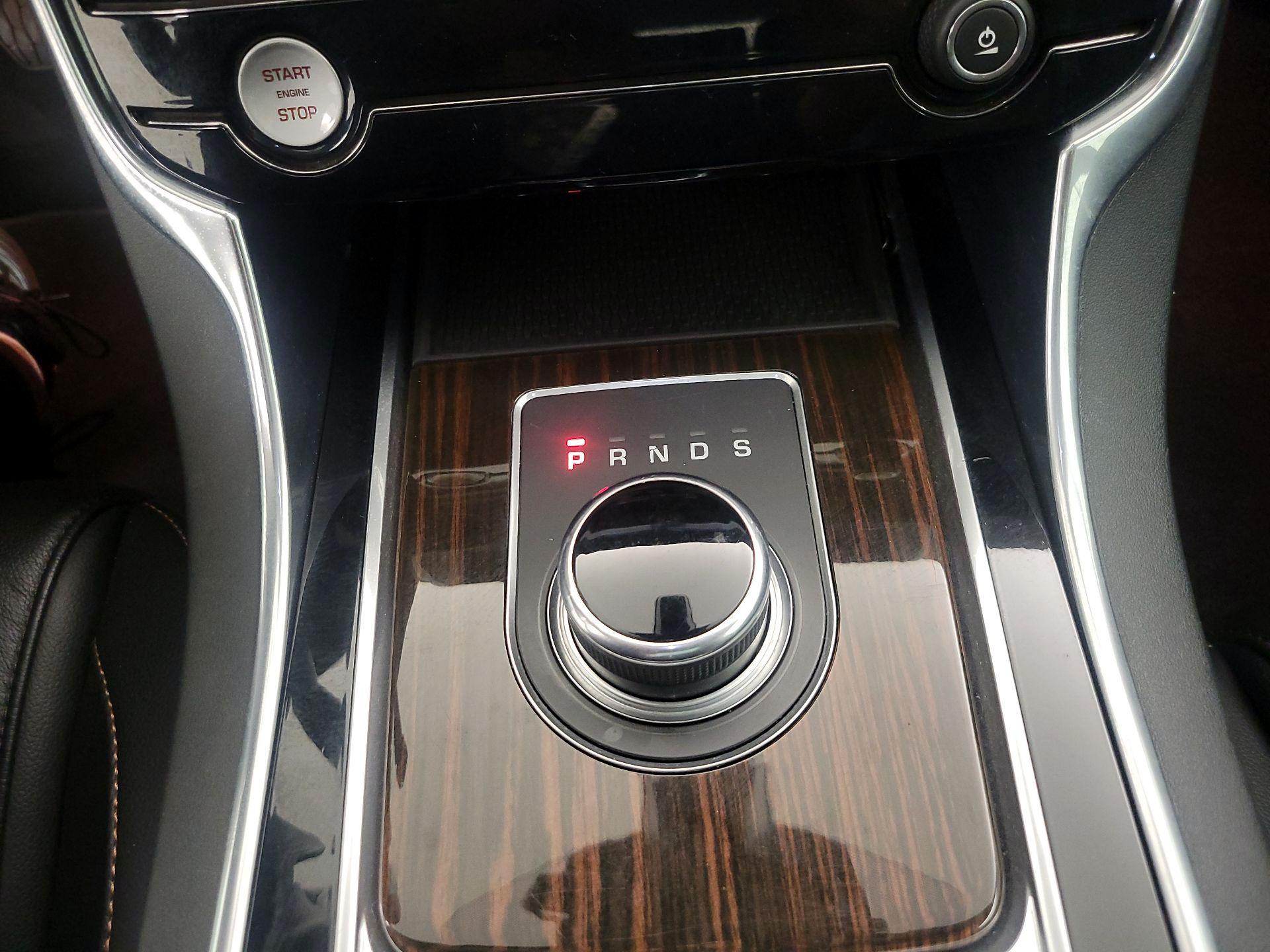 Thumbnail: 2017 Jaguar XE - 18