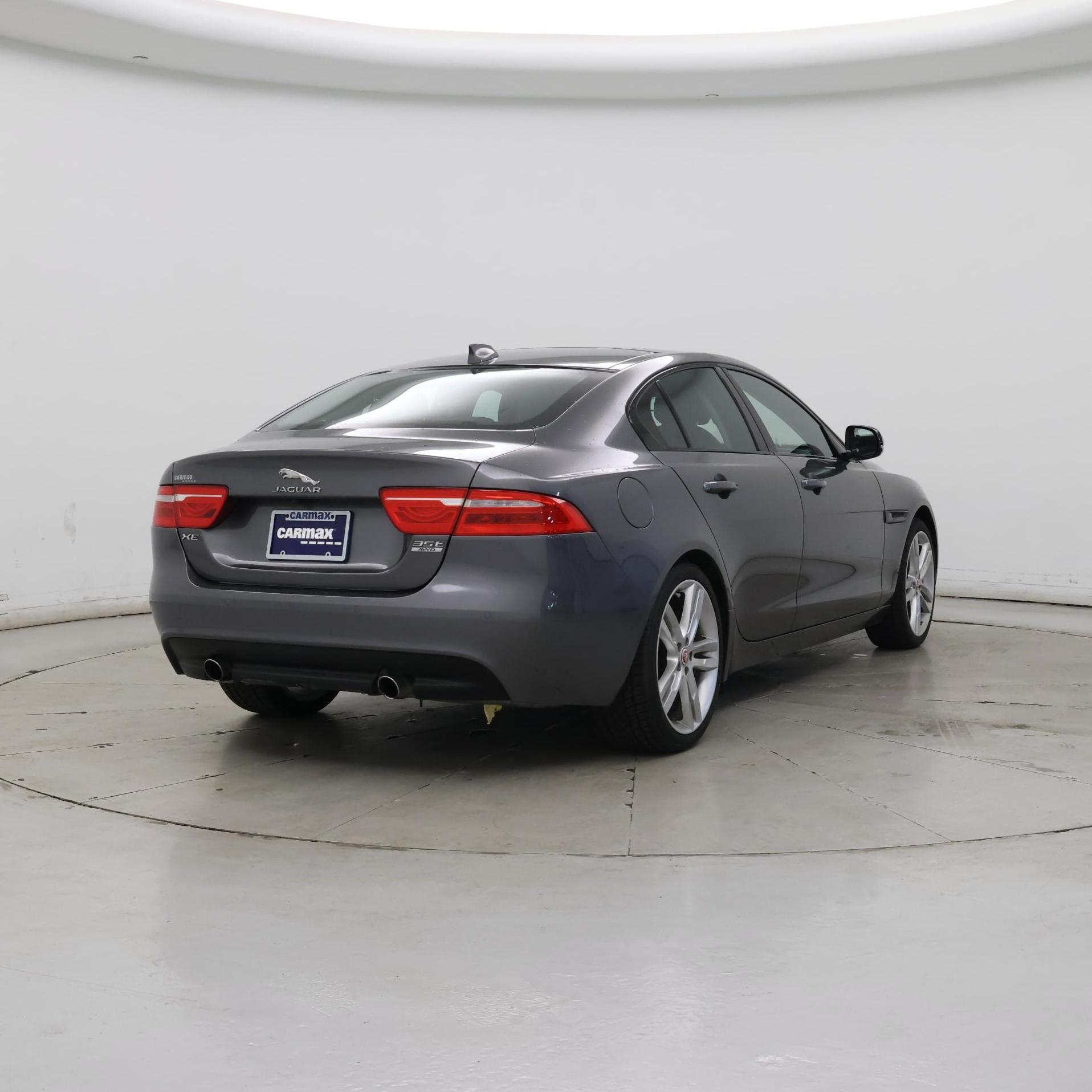 Thumbnail: 2017 Jaguar XE - 8